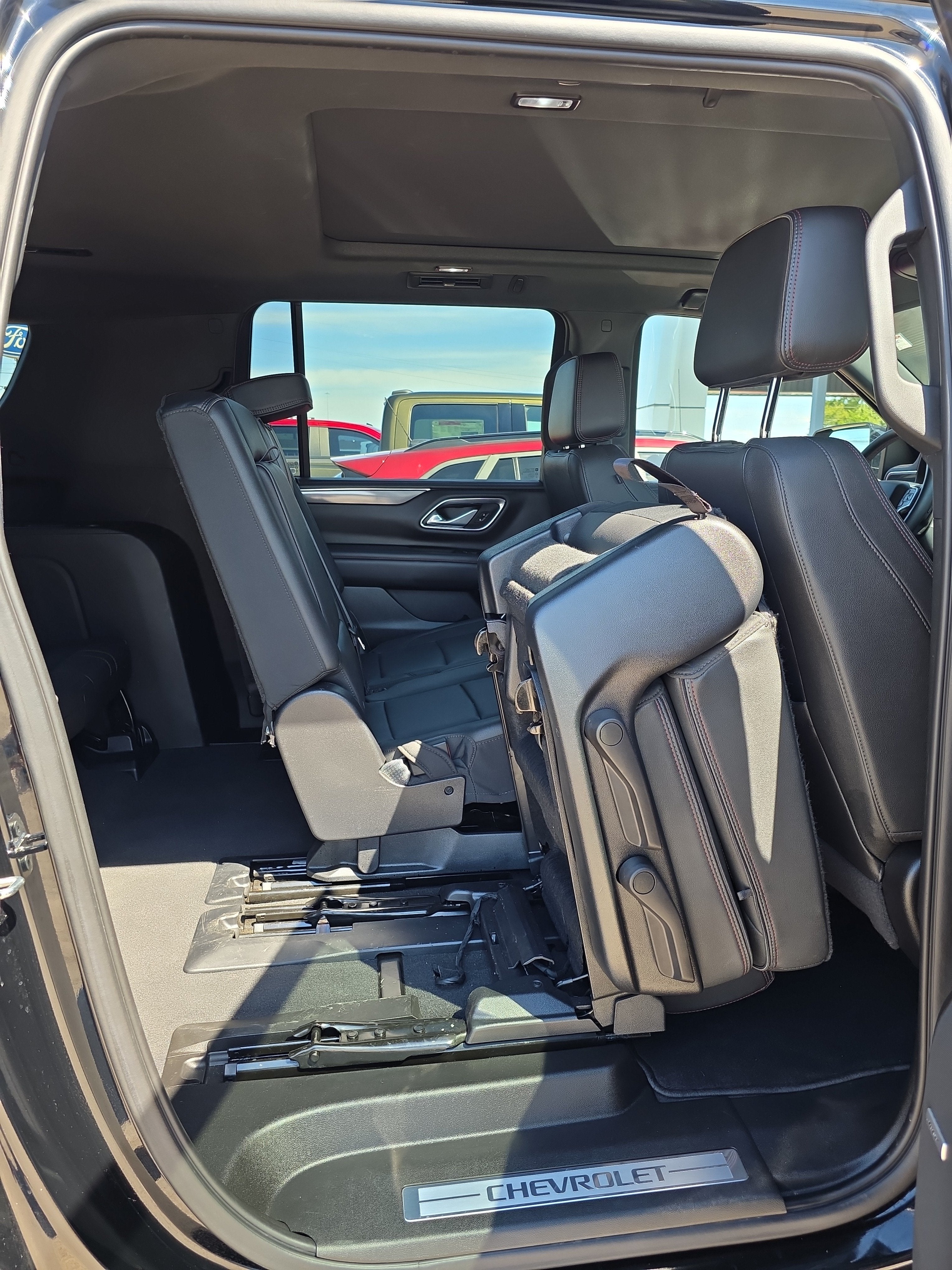2023 Chevrolet Suburban RST