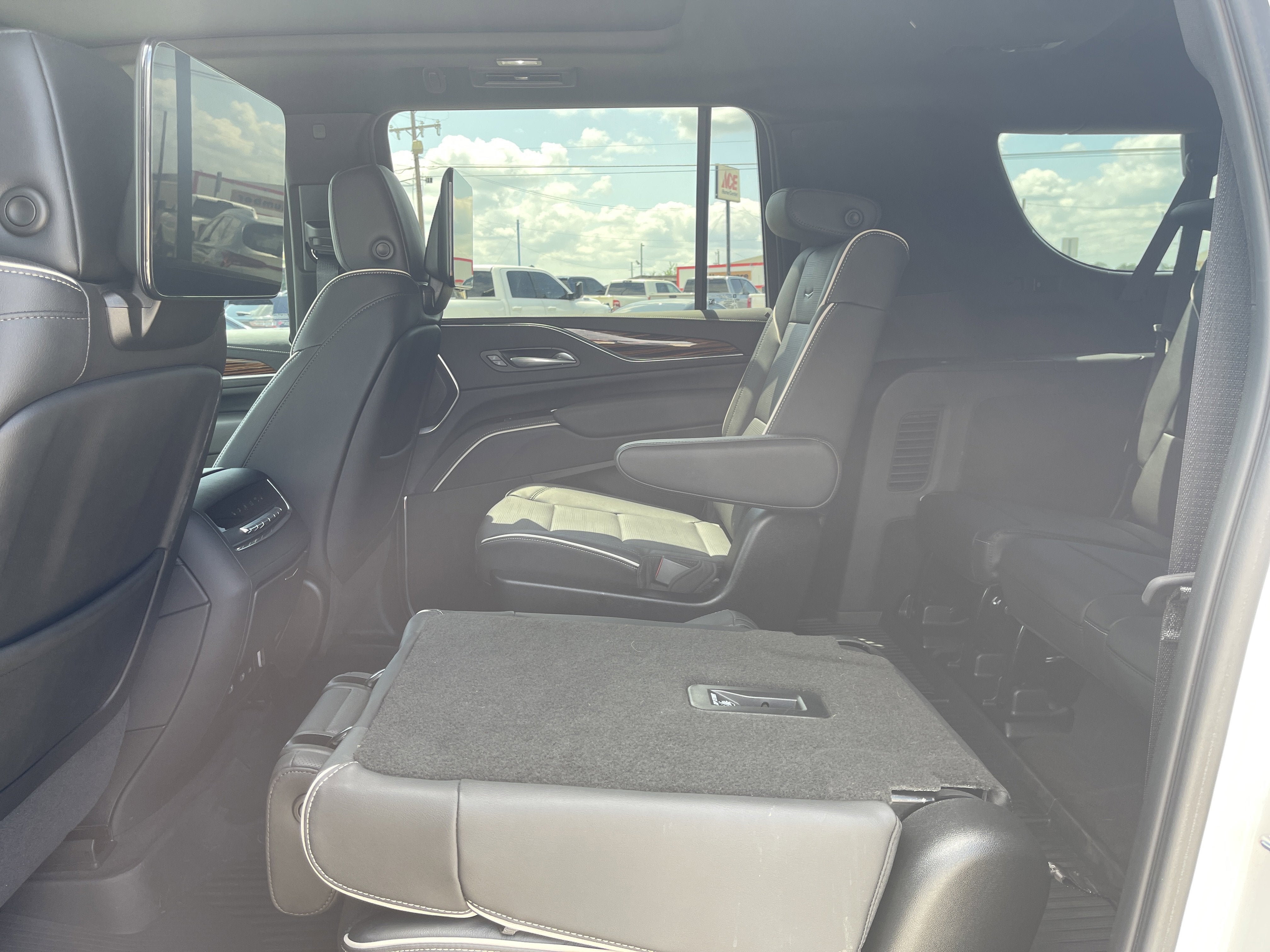 2024 Cadillac Escalade ESV 4WD Premium Luxury