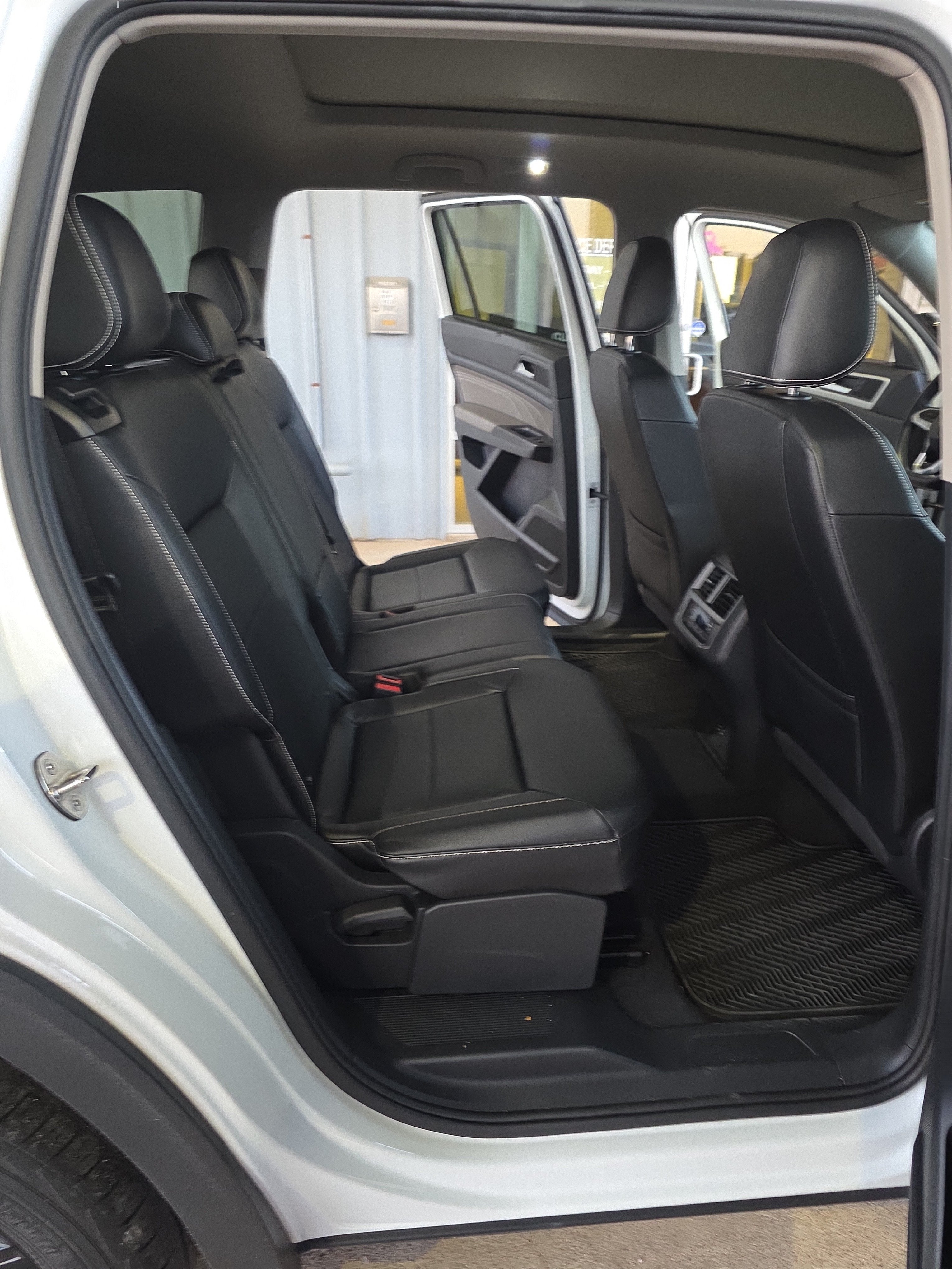 2023 Volkswagen Atlas 3.6L V6 SEL R-Line Black