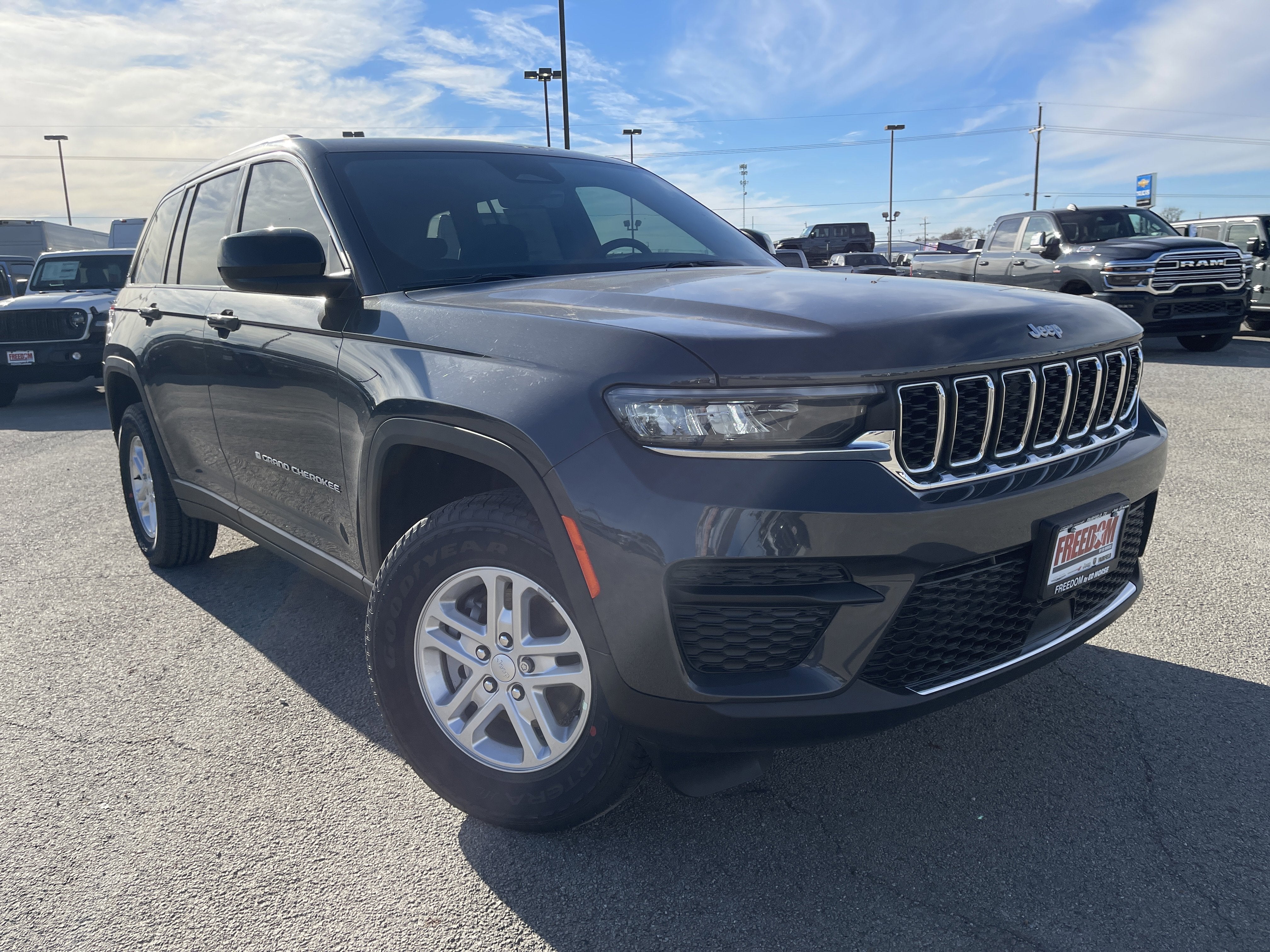 2025 Jeep Grand Cherokee Laredo