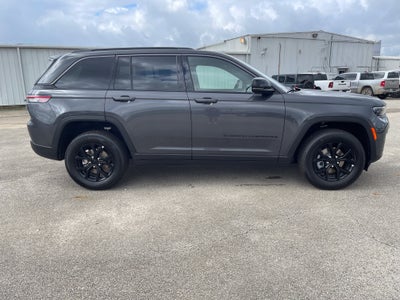 2026 Jeep Grand Cherokee Laredo Altitude
