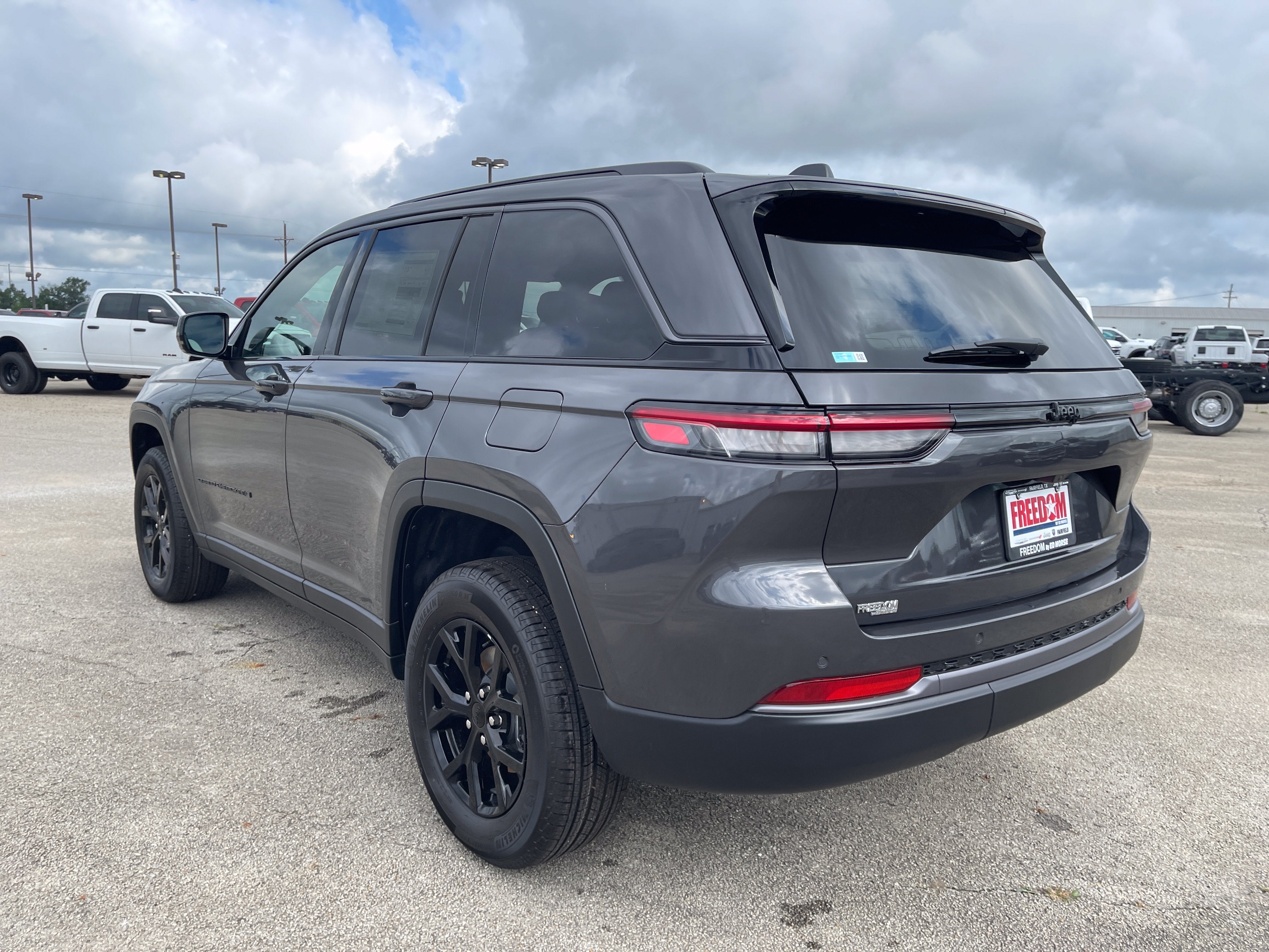 2026 Jeep Grand Cherokee Laredo Altitude