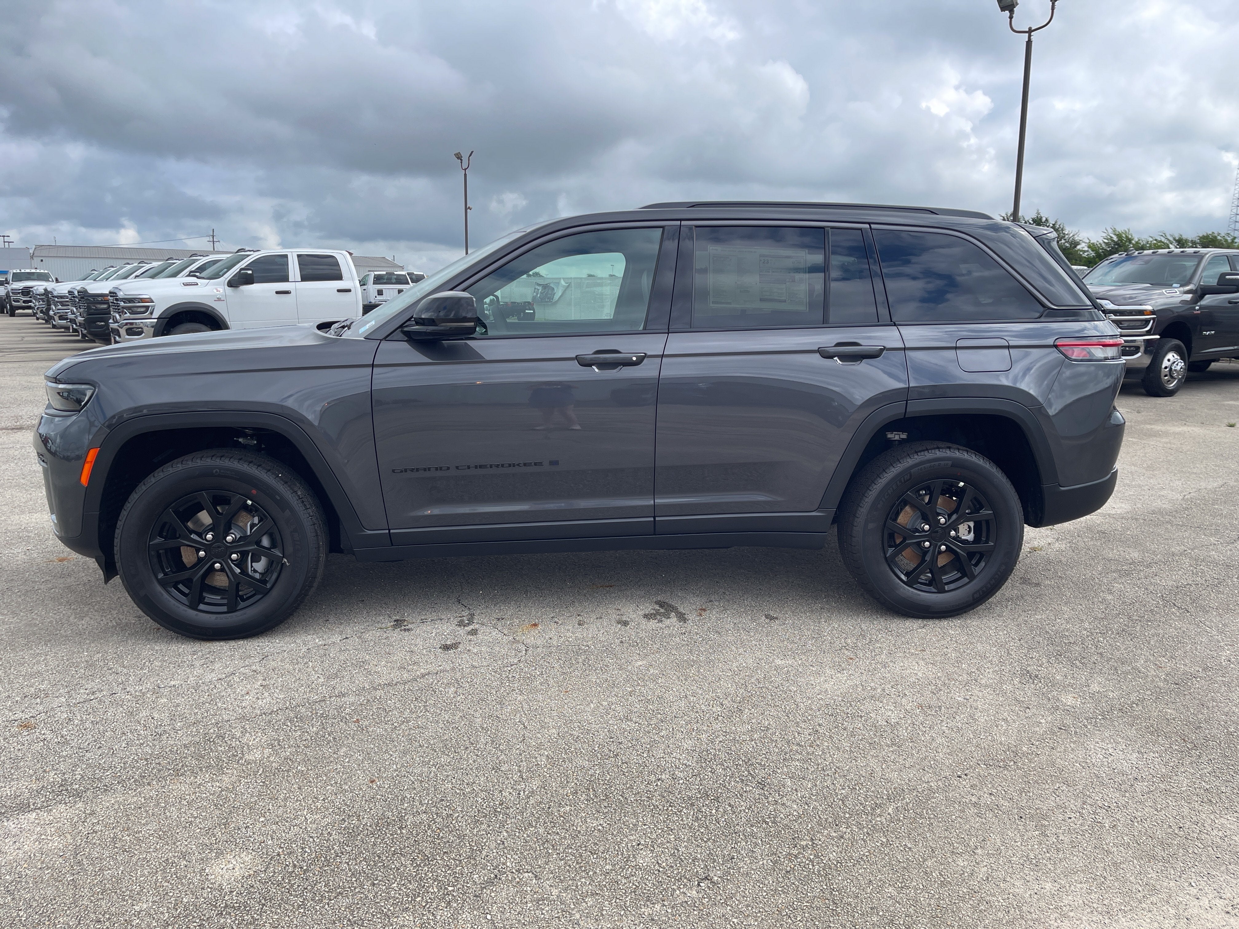 2026 Jeep Grand Cherokee Laredo Altitude