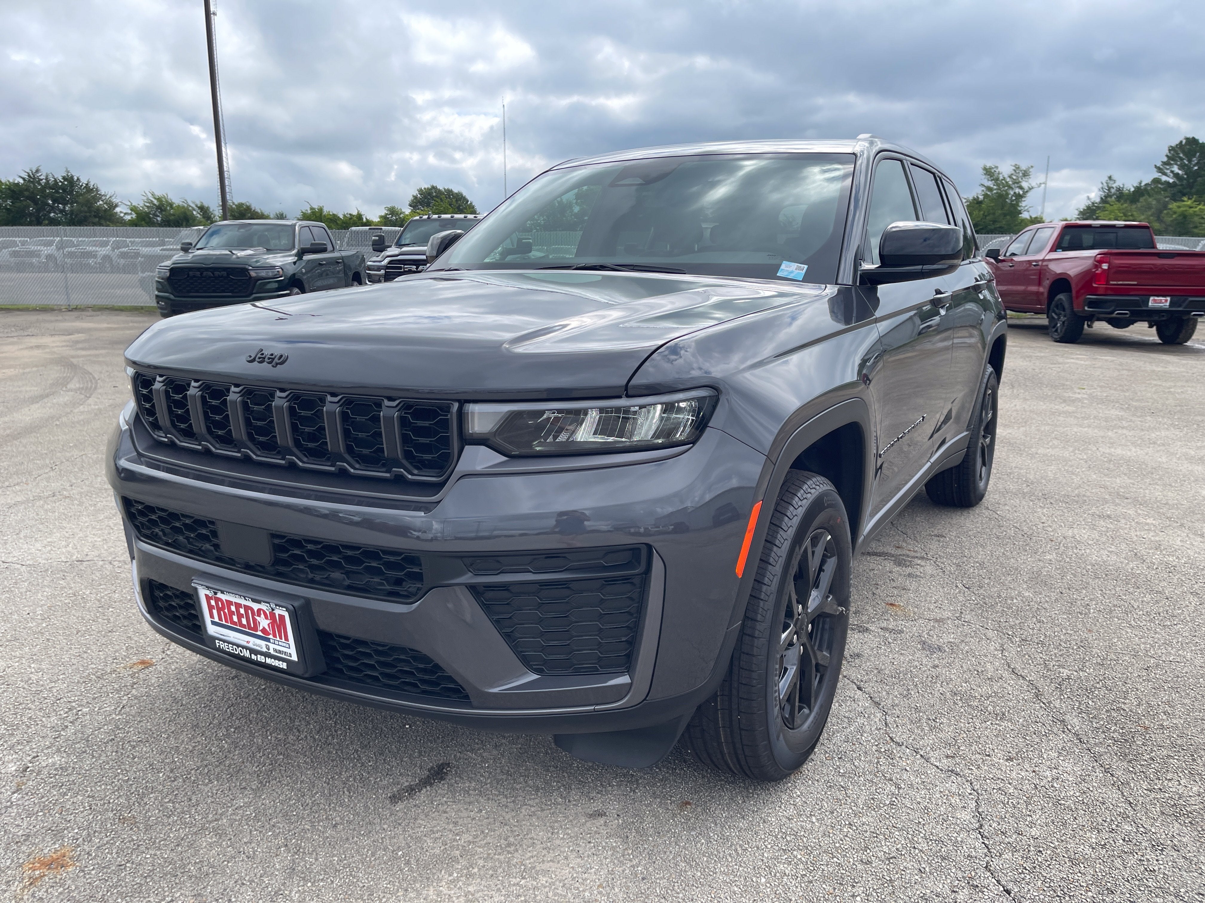 2026 Jeep Grand Cherokee Laredo Altitude