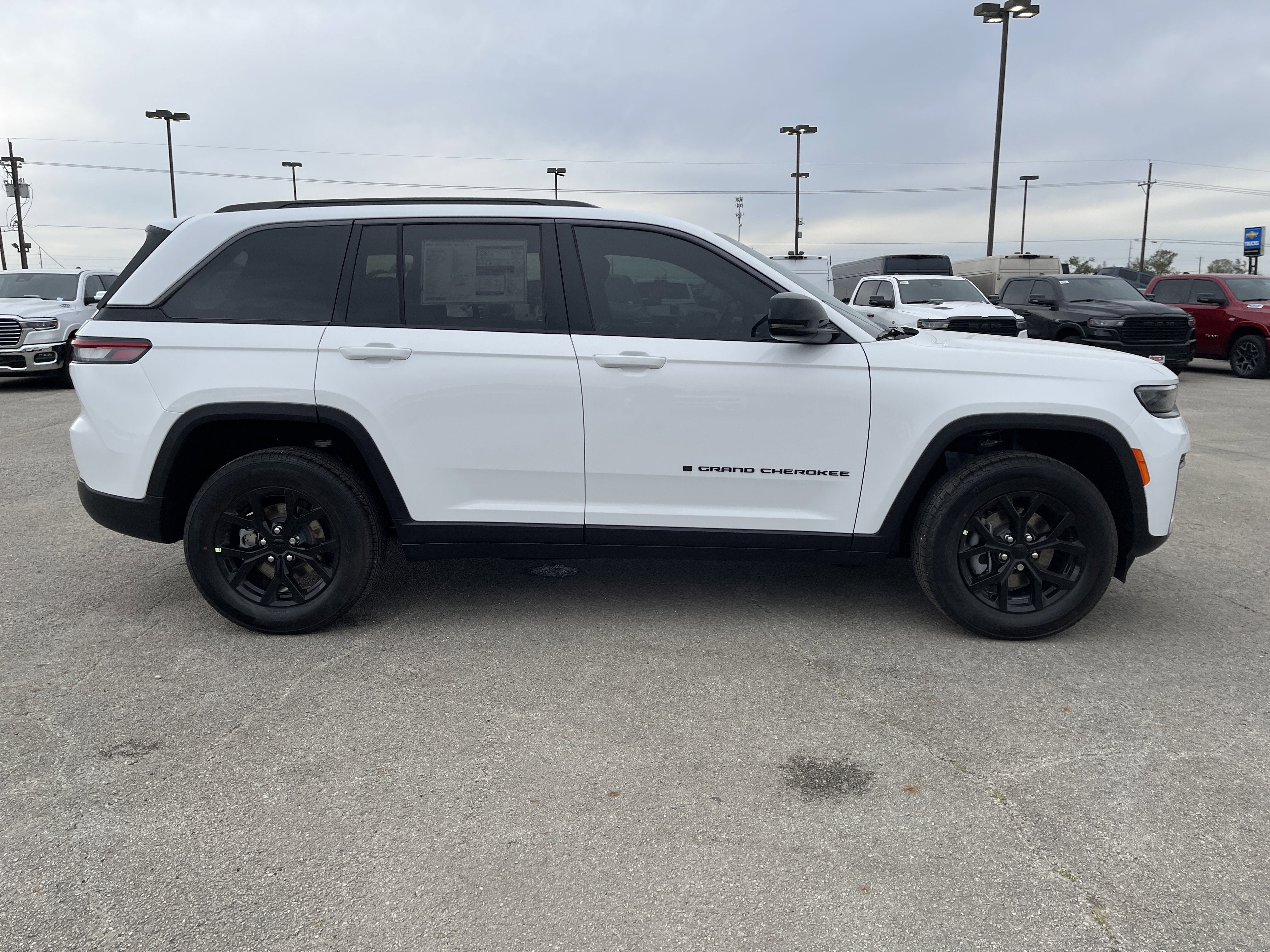 2026 Jeep Grand Cherokee Laredo Altitude