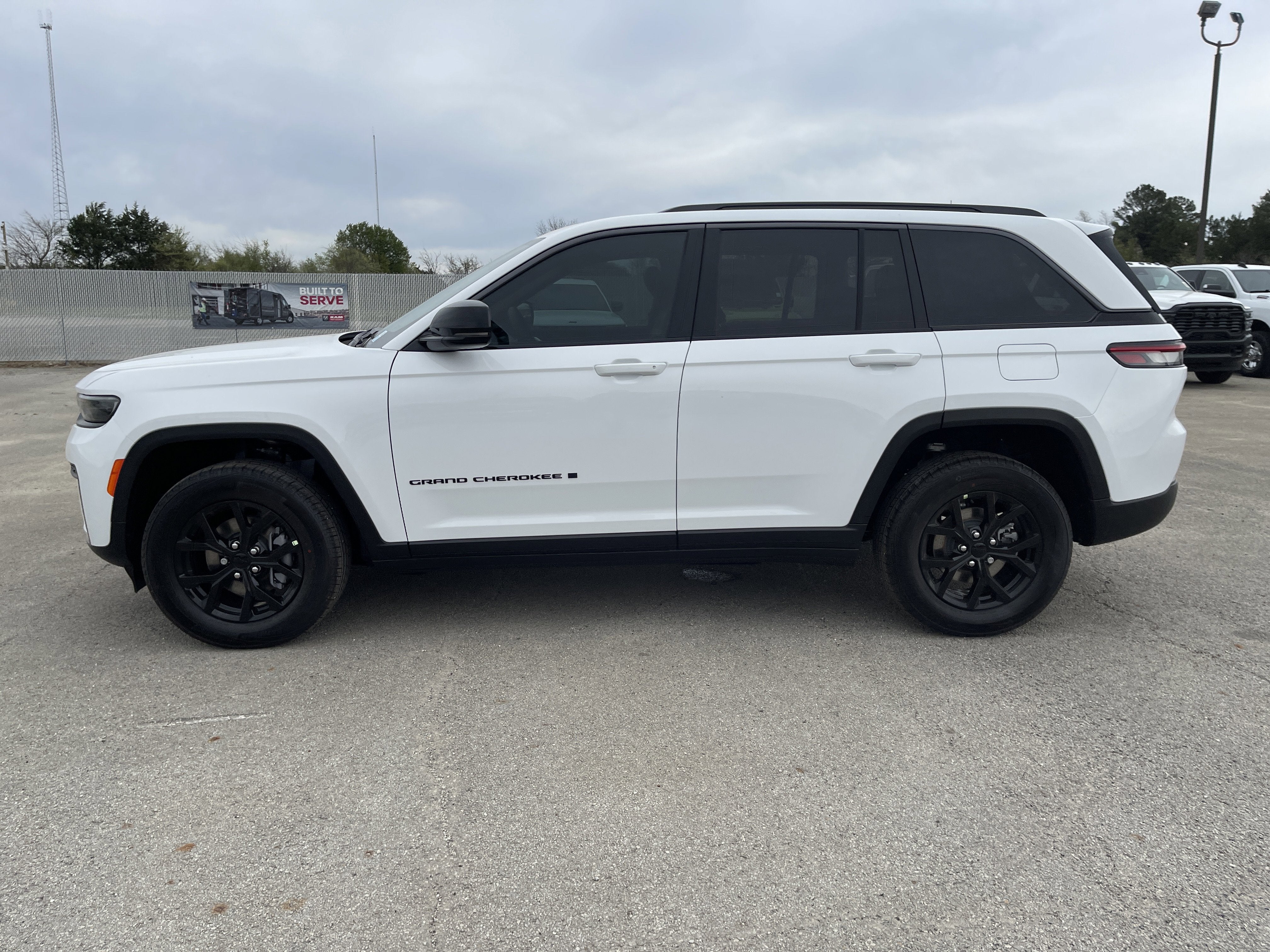 2026 Jeep Grand Cherokee Laredo Altitude