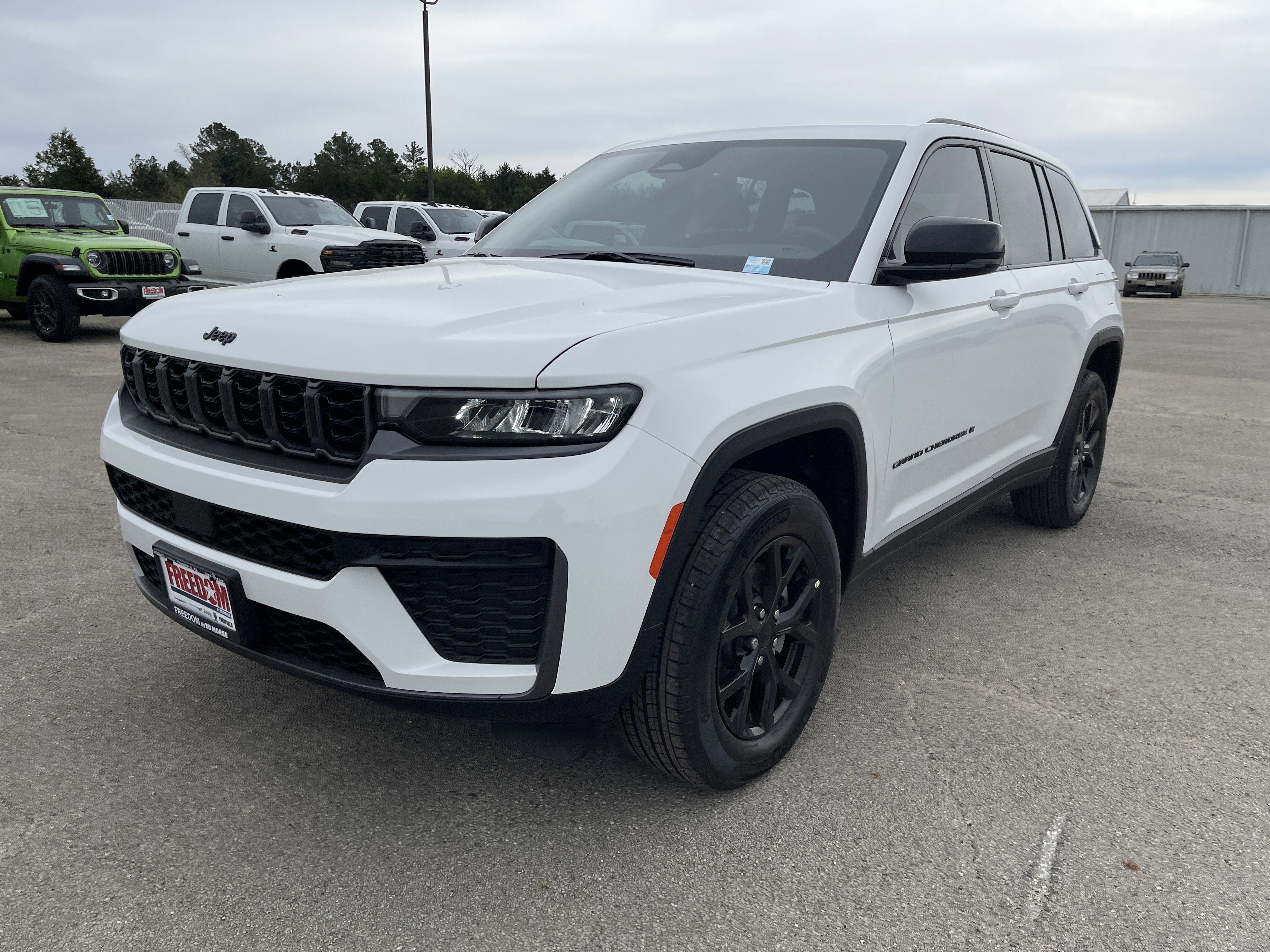 2026 Jeep Grand Cherokee Laredo Altitude