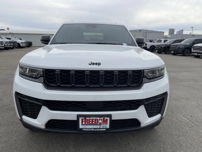 2026 Jeep Grand Cherokee Laredo Altitude