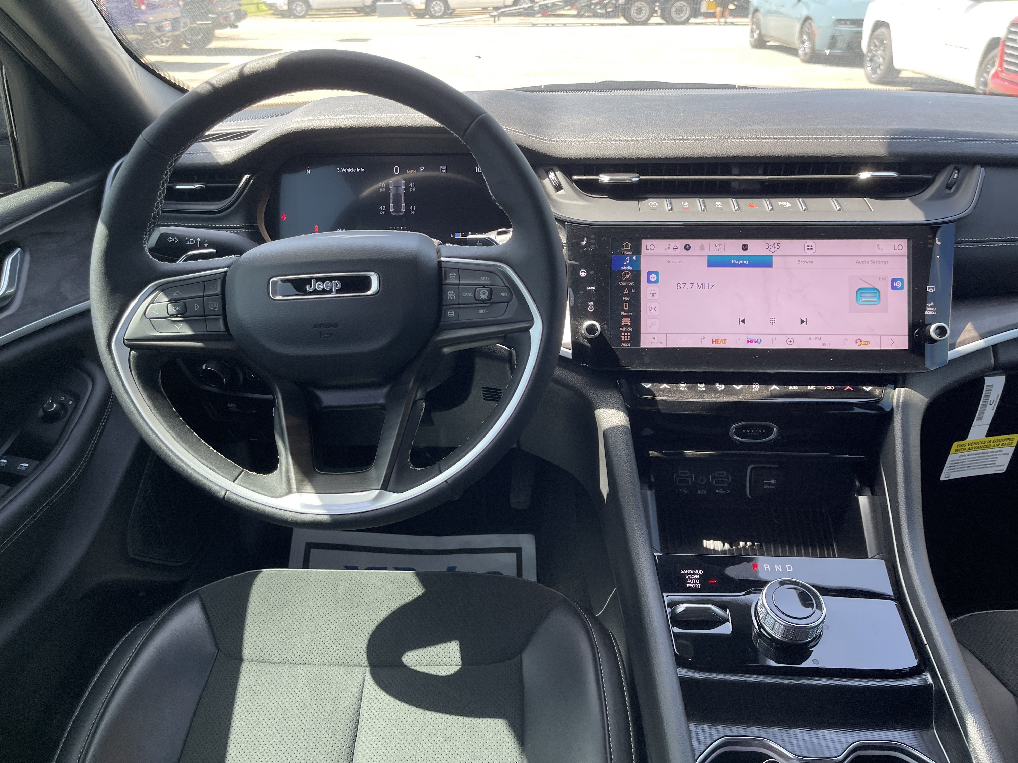 2026 Jeep Grand Cherokee Laredo Altitude