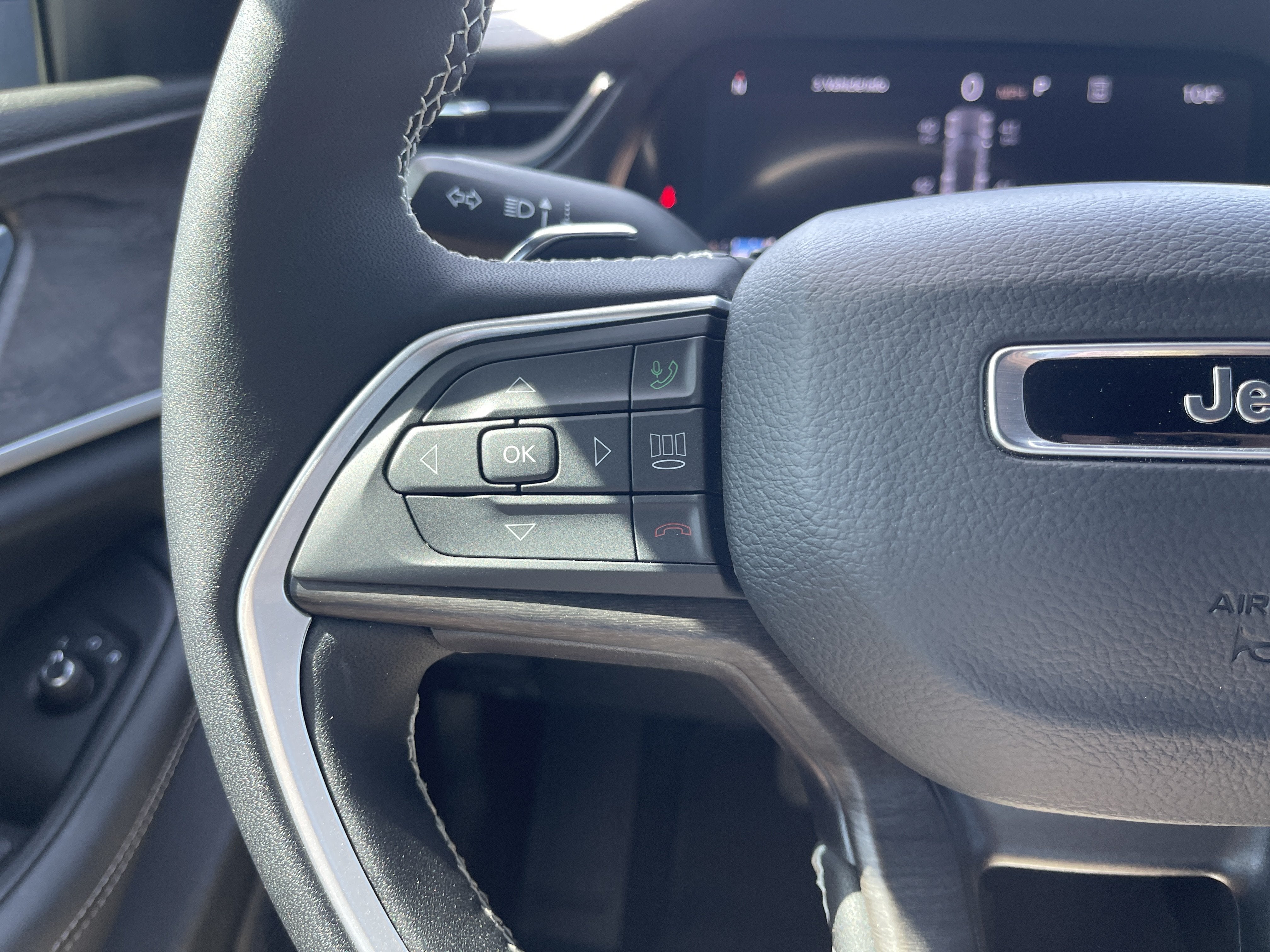 2026 Jeep Grand Cherokee Laredo Altitude