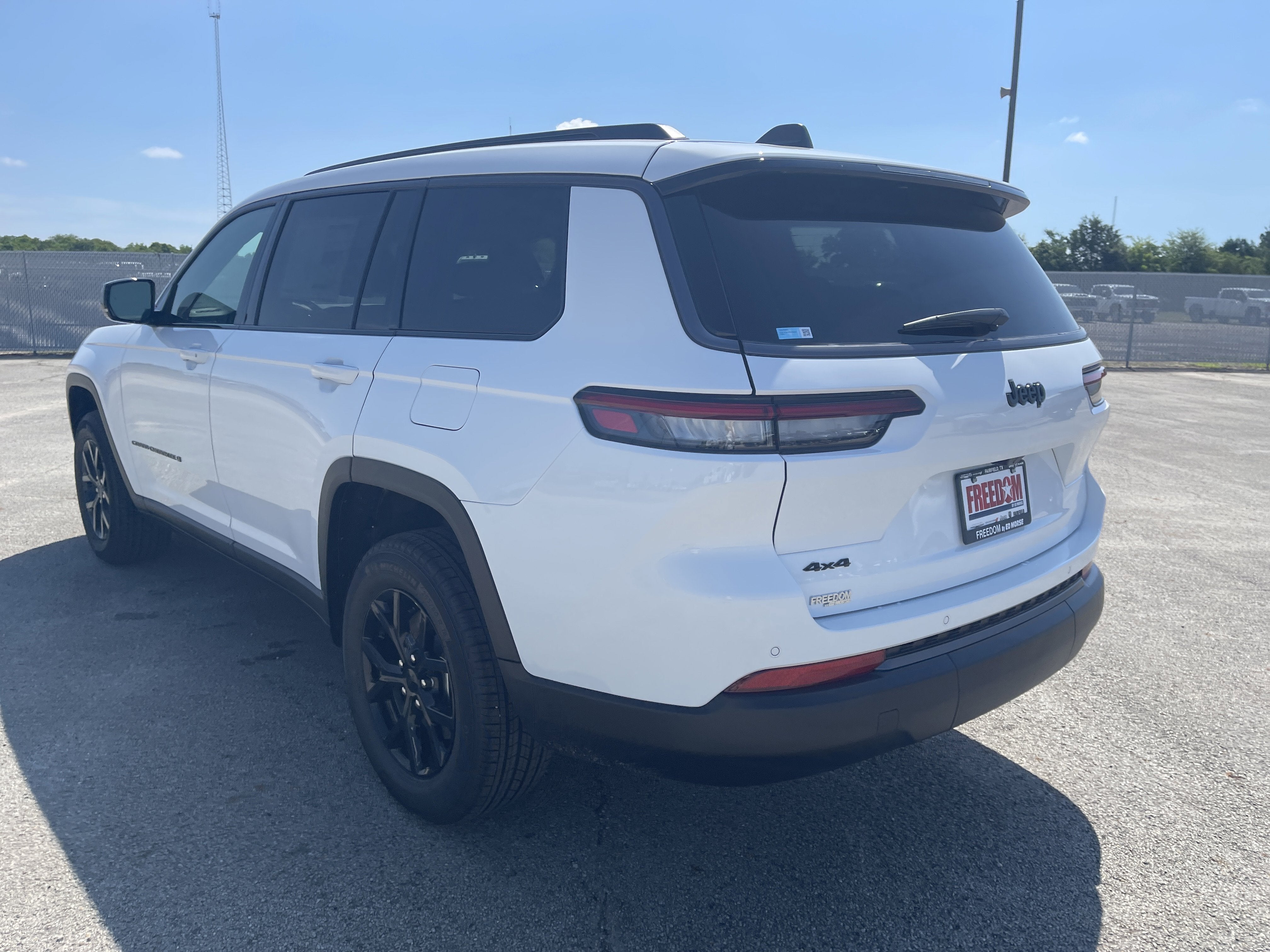 2026 Jeep Grand Cherokee Laredo Altitude