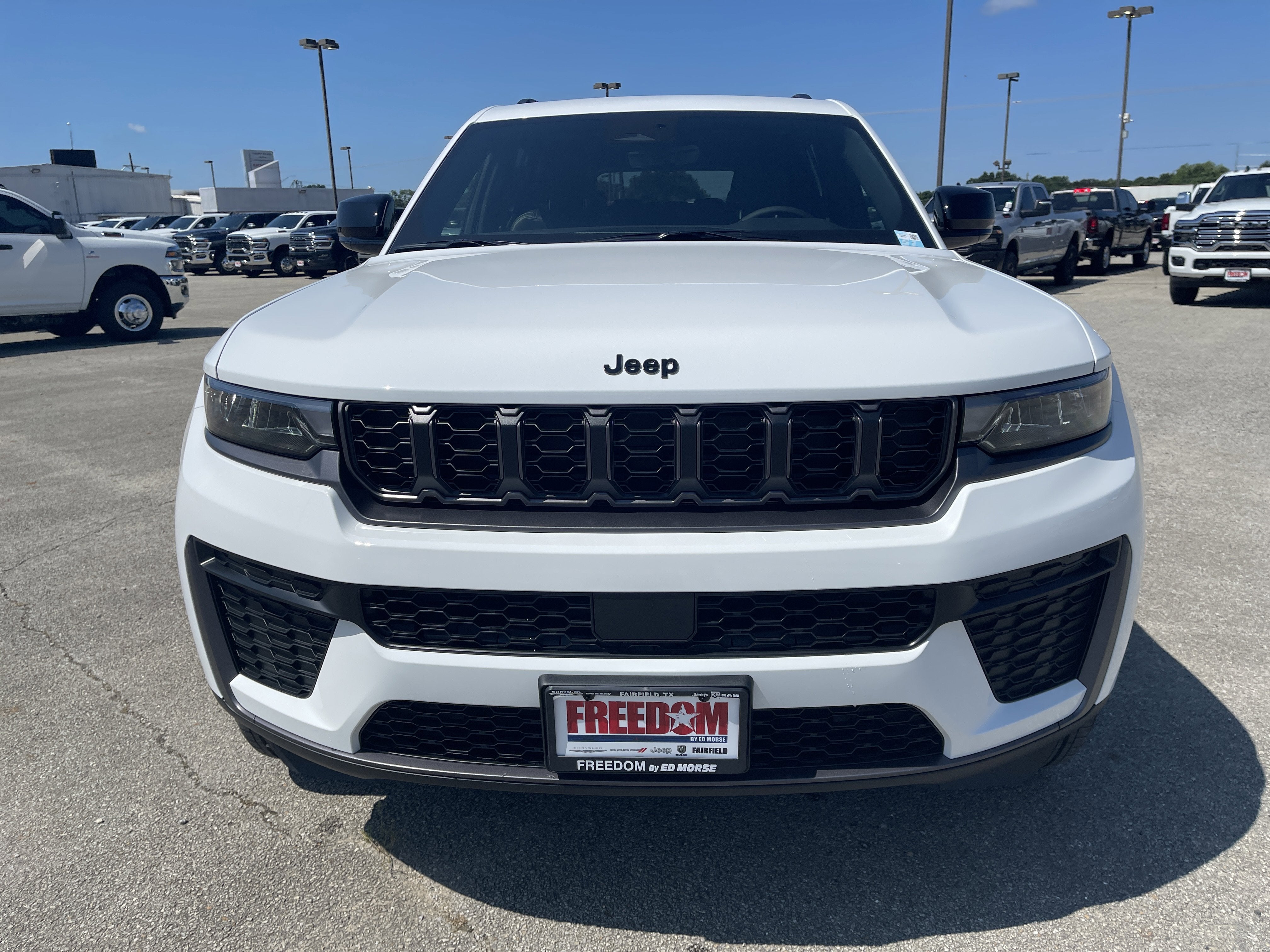 2026 Jeep Grand Cherokee Laredo Altitude