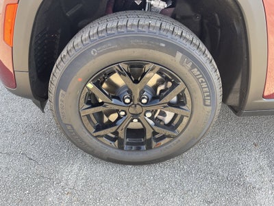 2026 Jeep Grand Cherokee Laredo Altitude