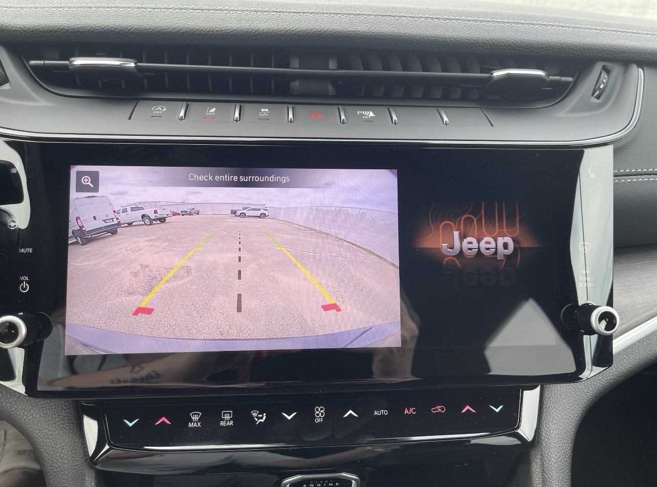 2026 Jeep Grand Cherokee Laredo Altitude