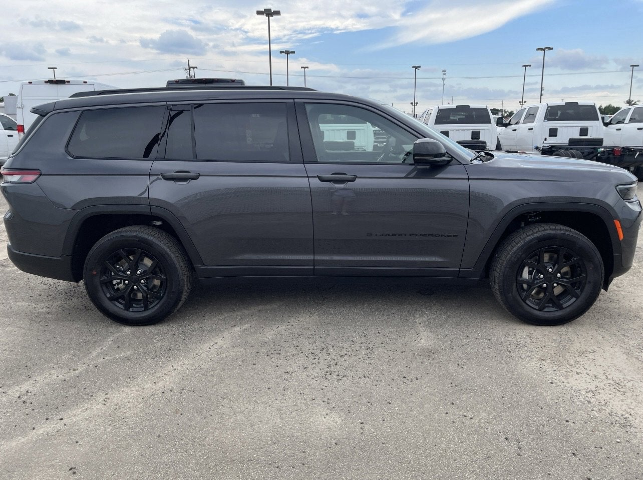 2026 Jeep Grand Cherokee Laredo Altitude