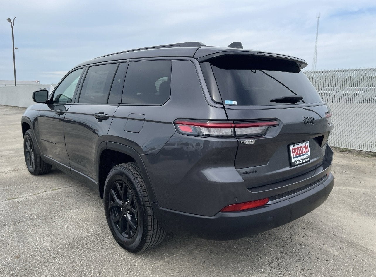 2026 Jeep Grand Cherokee Laredo Altitude