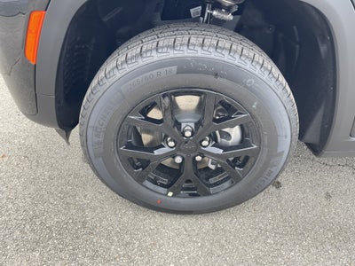 2026 Jeep Grand Cherokee Laredo Altitude