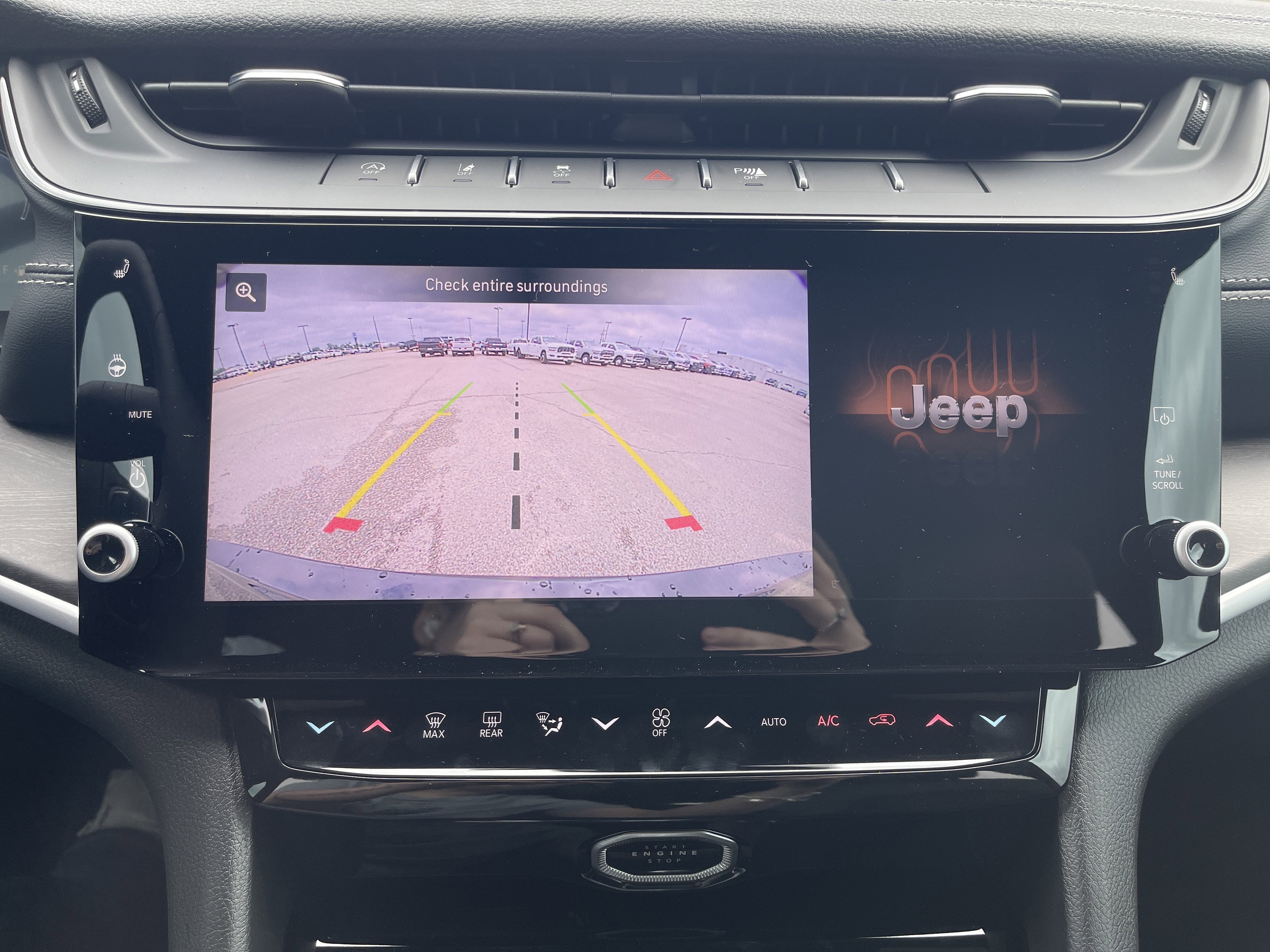 2026 Jeep Grand Cherokee Laredo Altitude