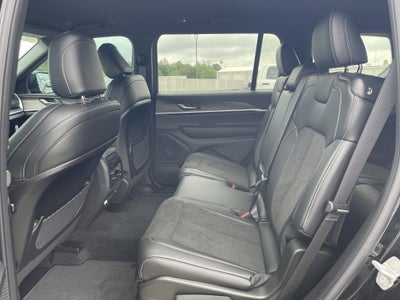 2026 Jeep Grand Cherokee Laredo Altitude