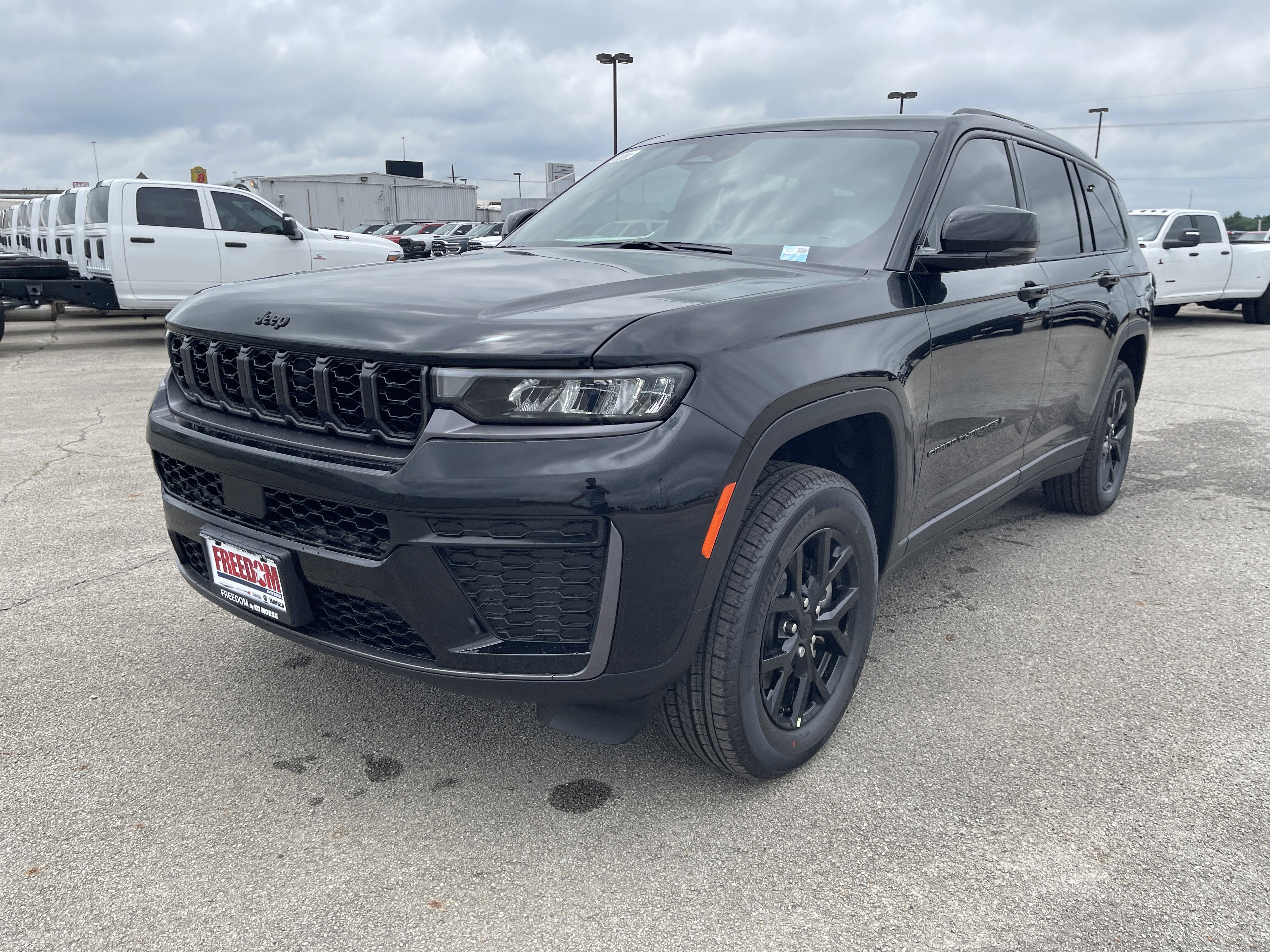 2026 Jeep Grand Cherokee Laredo Altitude