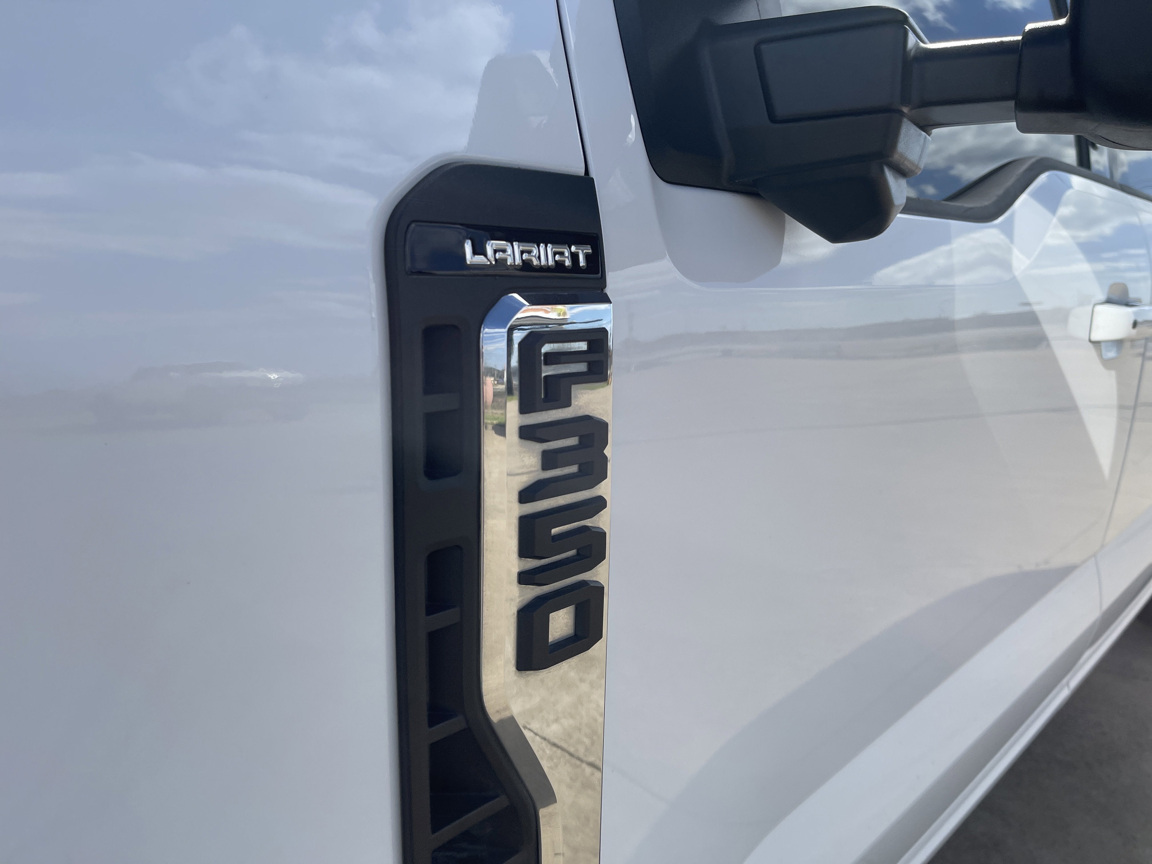 2024 Ford Super Duty F-350 SRW LARIAT