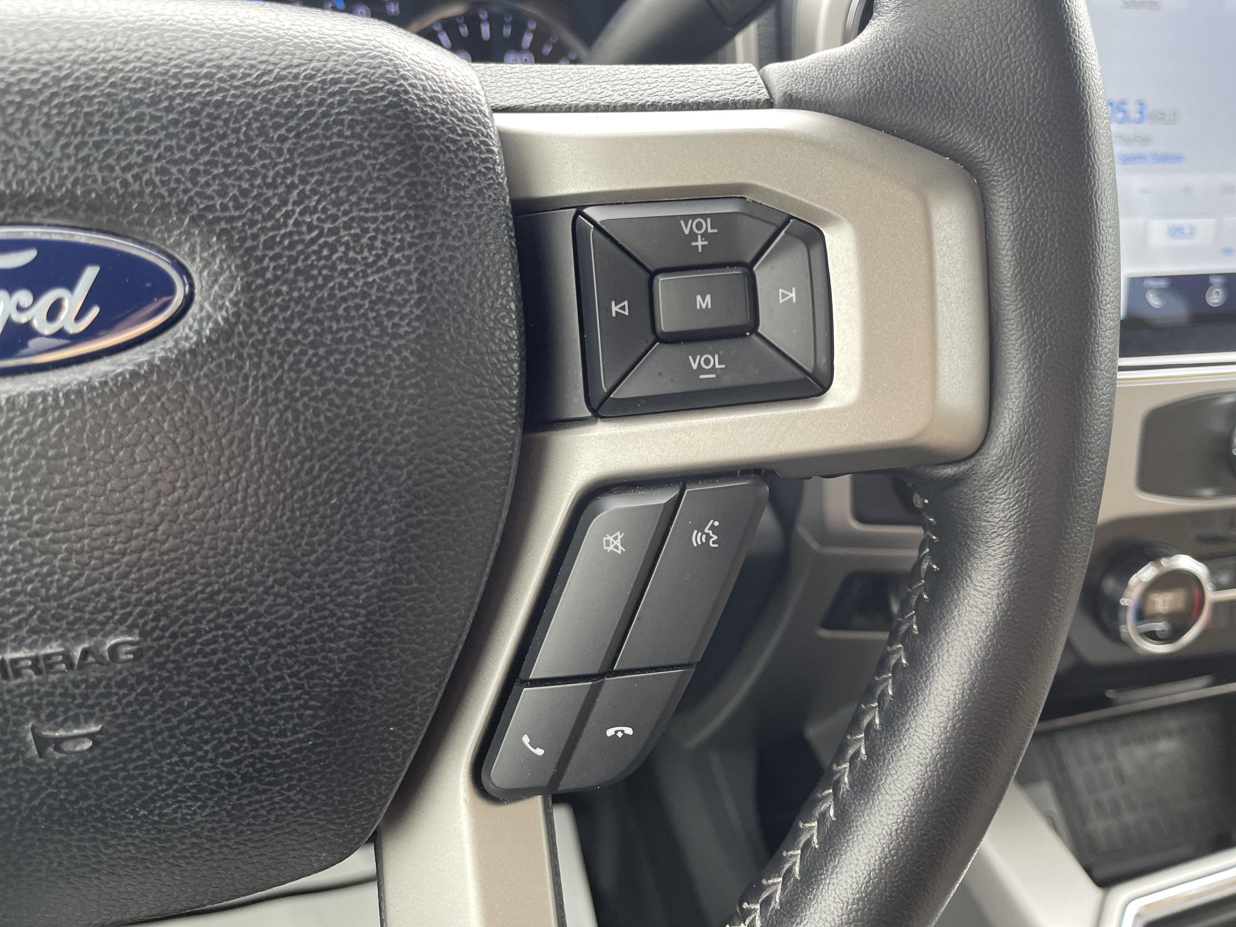 2022 Ford Super Duty F-350 DRW LARIAT