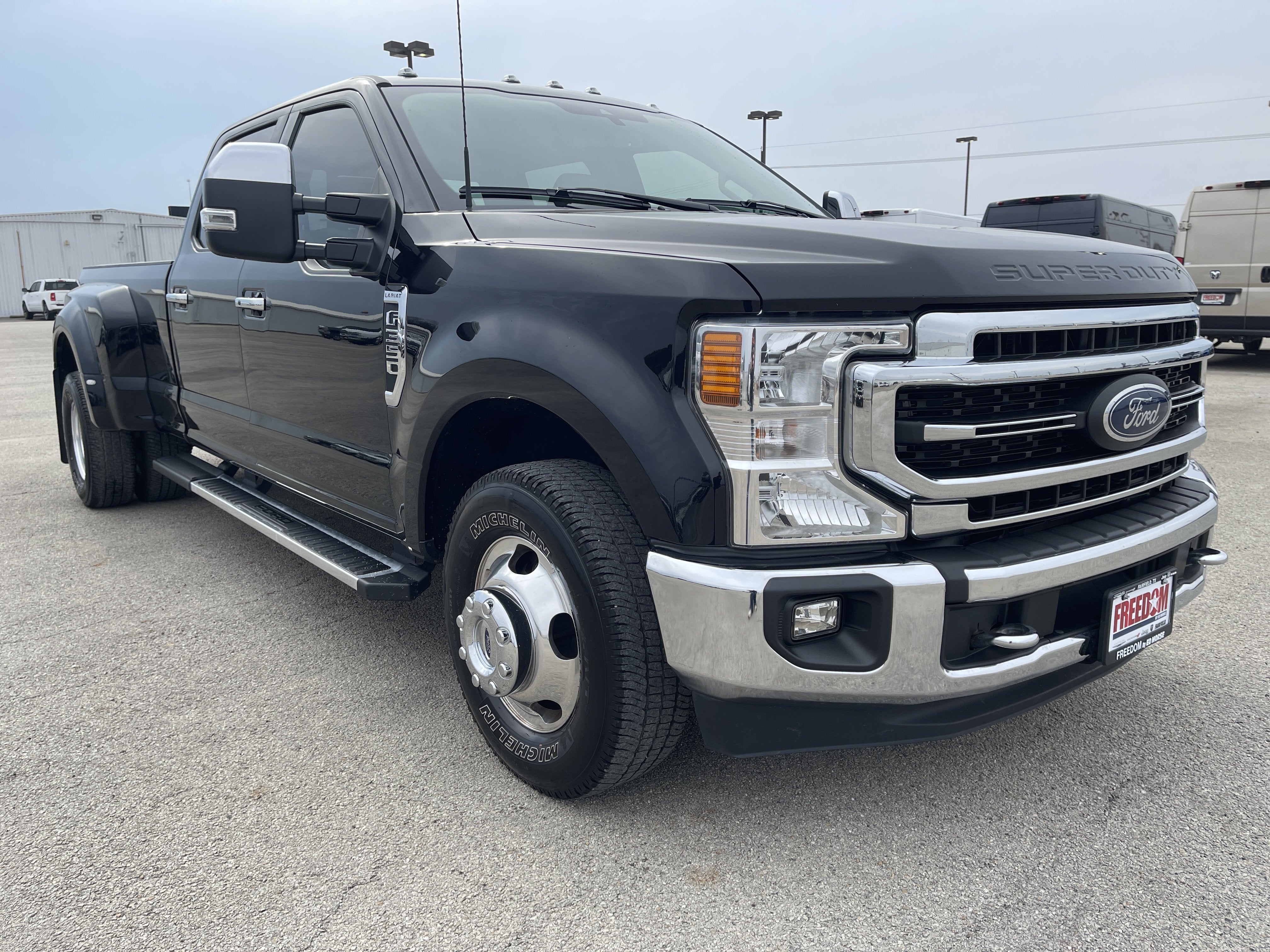 2022 Ford Super Duty F-350 DRW LARIAT