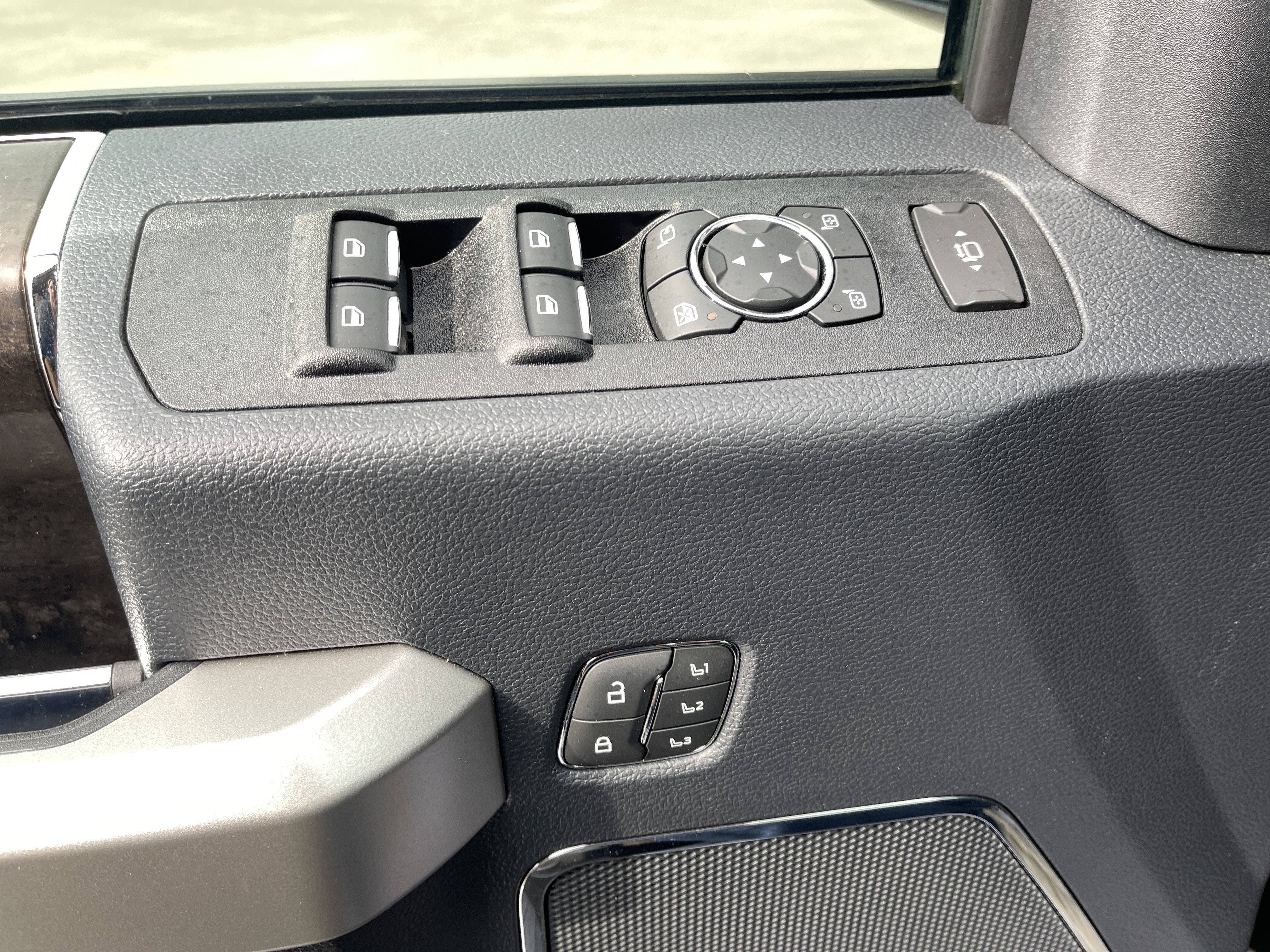 2022 Ford Super Duty F-350 DRW LARIAT