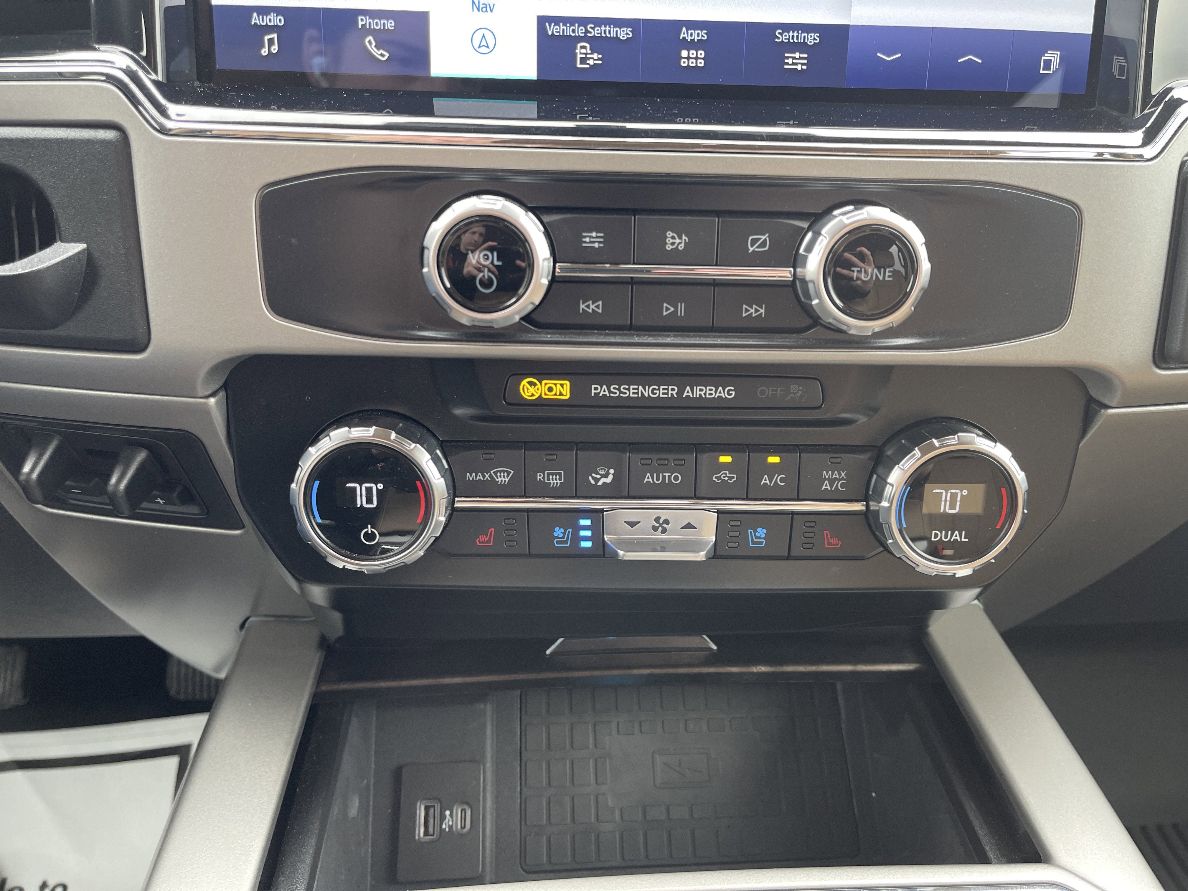 2022 Ford Super Duty F-350 DRW LARIAT