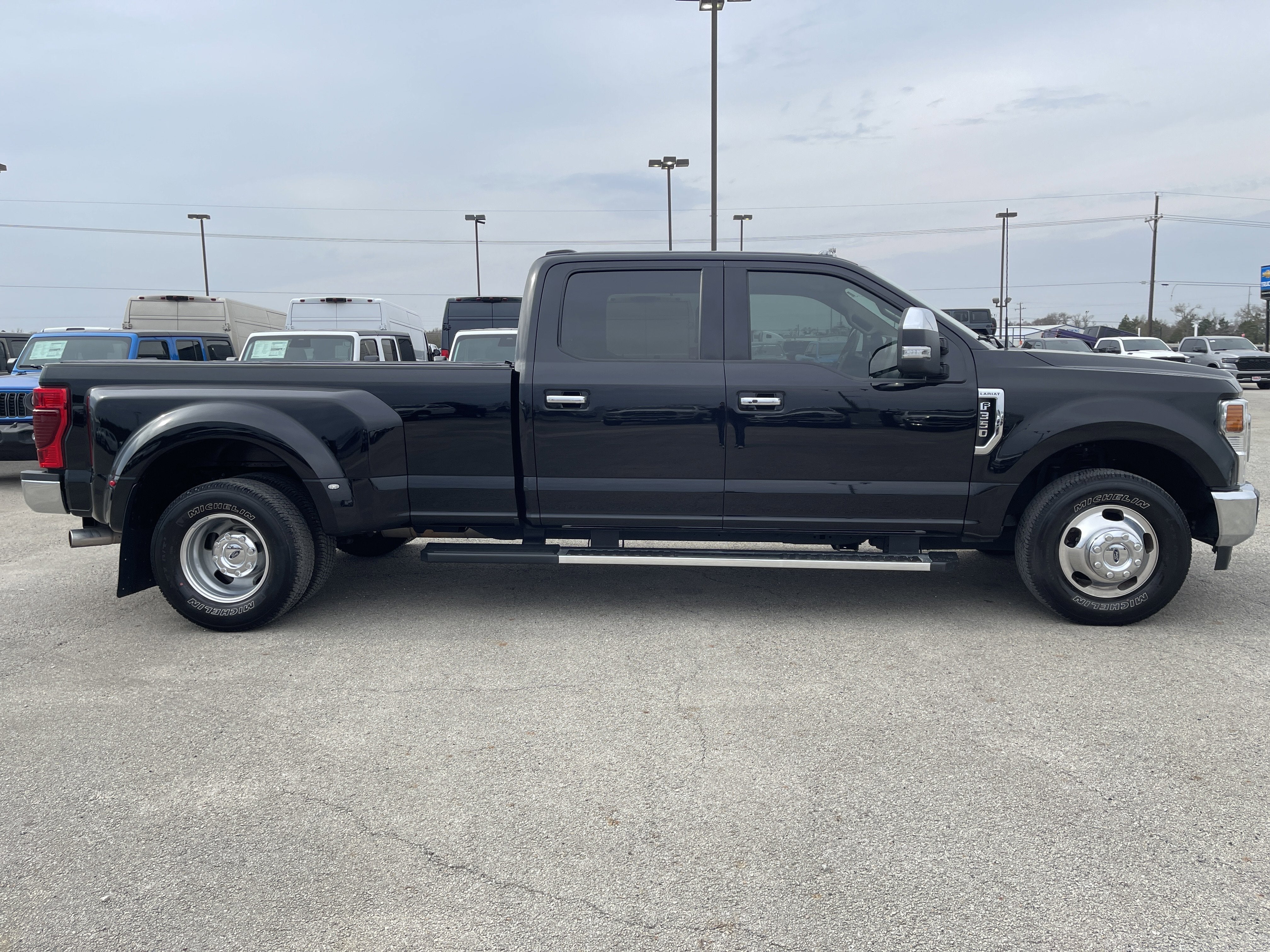 2022 Ford Super Duty F-350 DRW LARIAT
