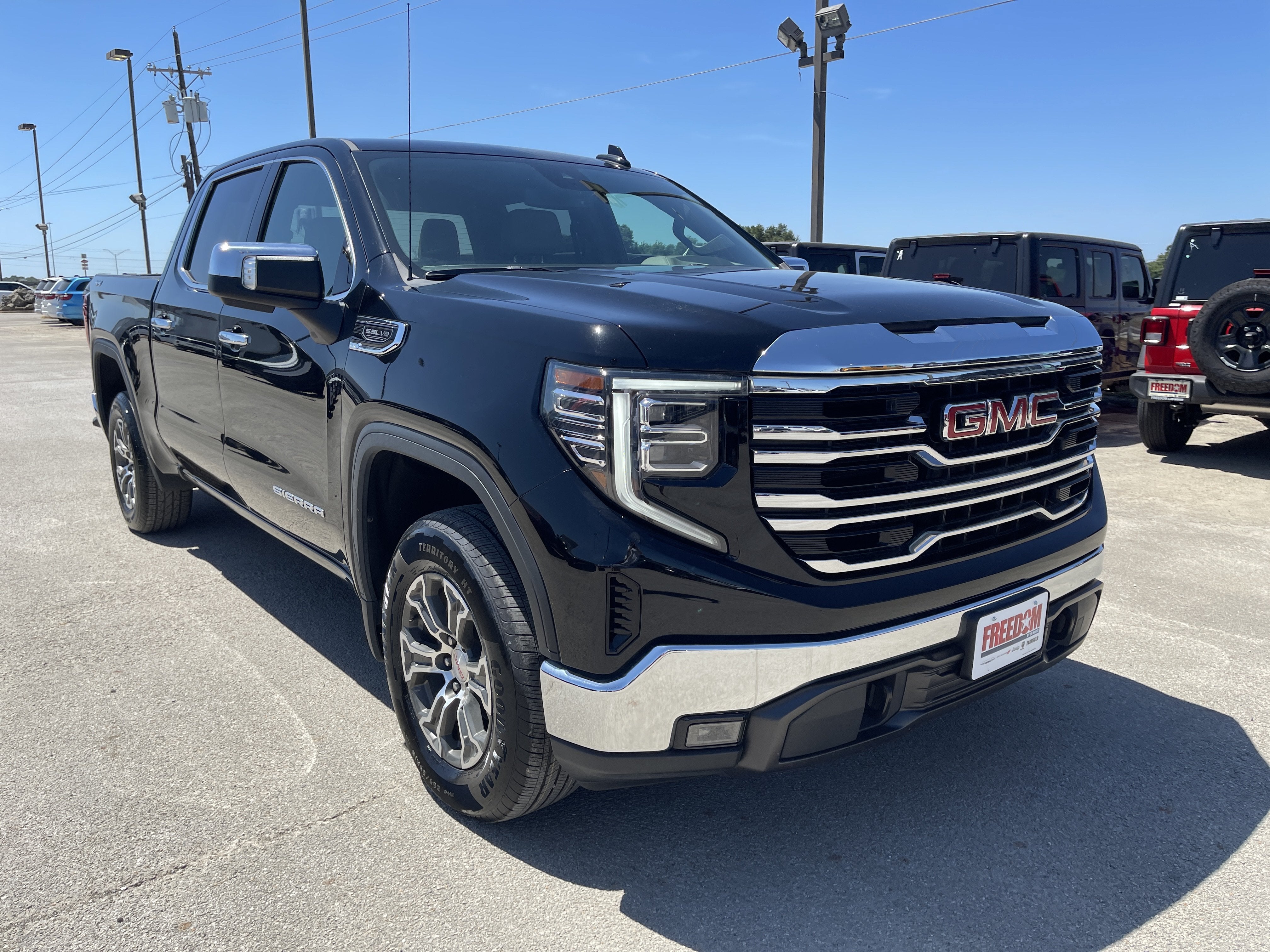 2025 GMC Sierra 1500 SLT