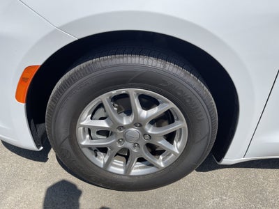2027 Chrysler Pacifica Select