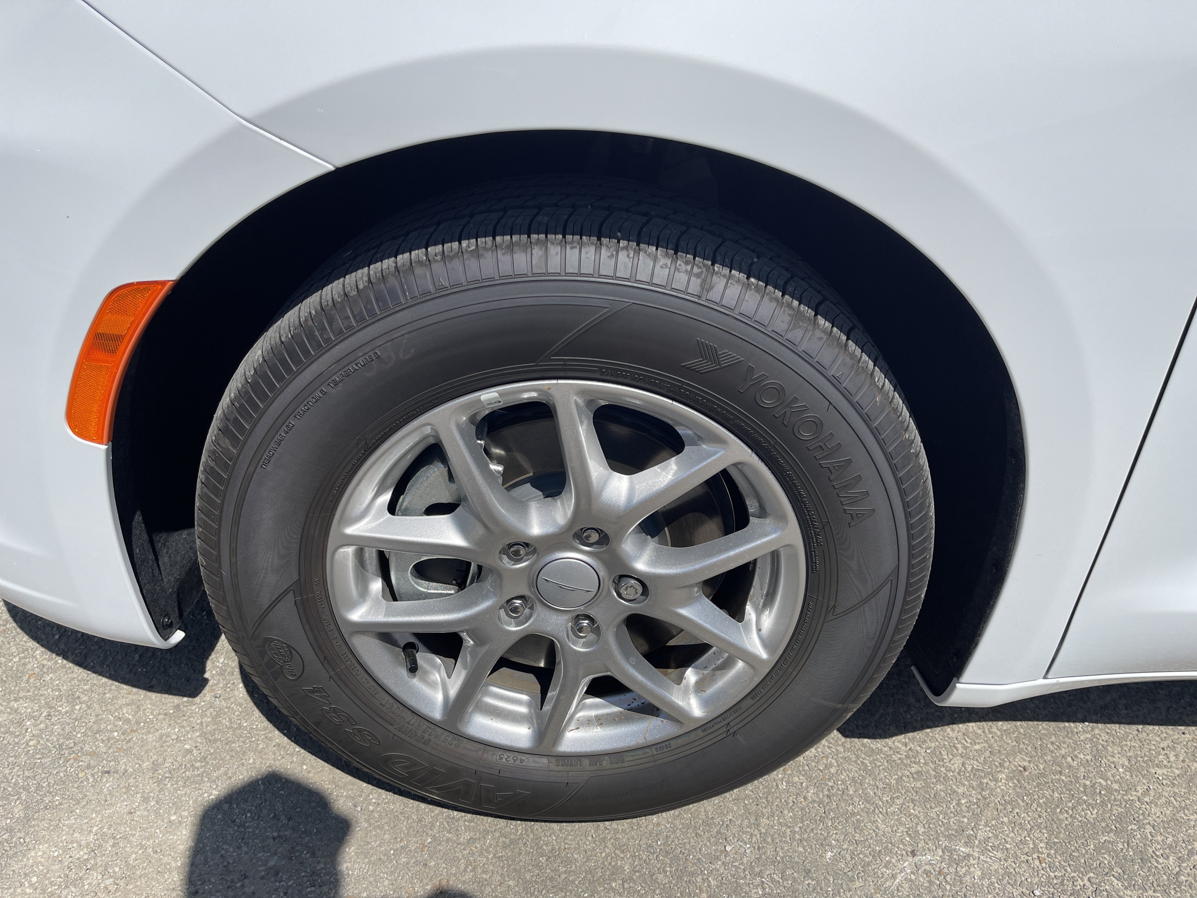 2027 Chrysler Pacifica Select