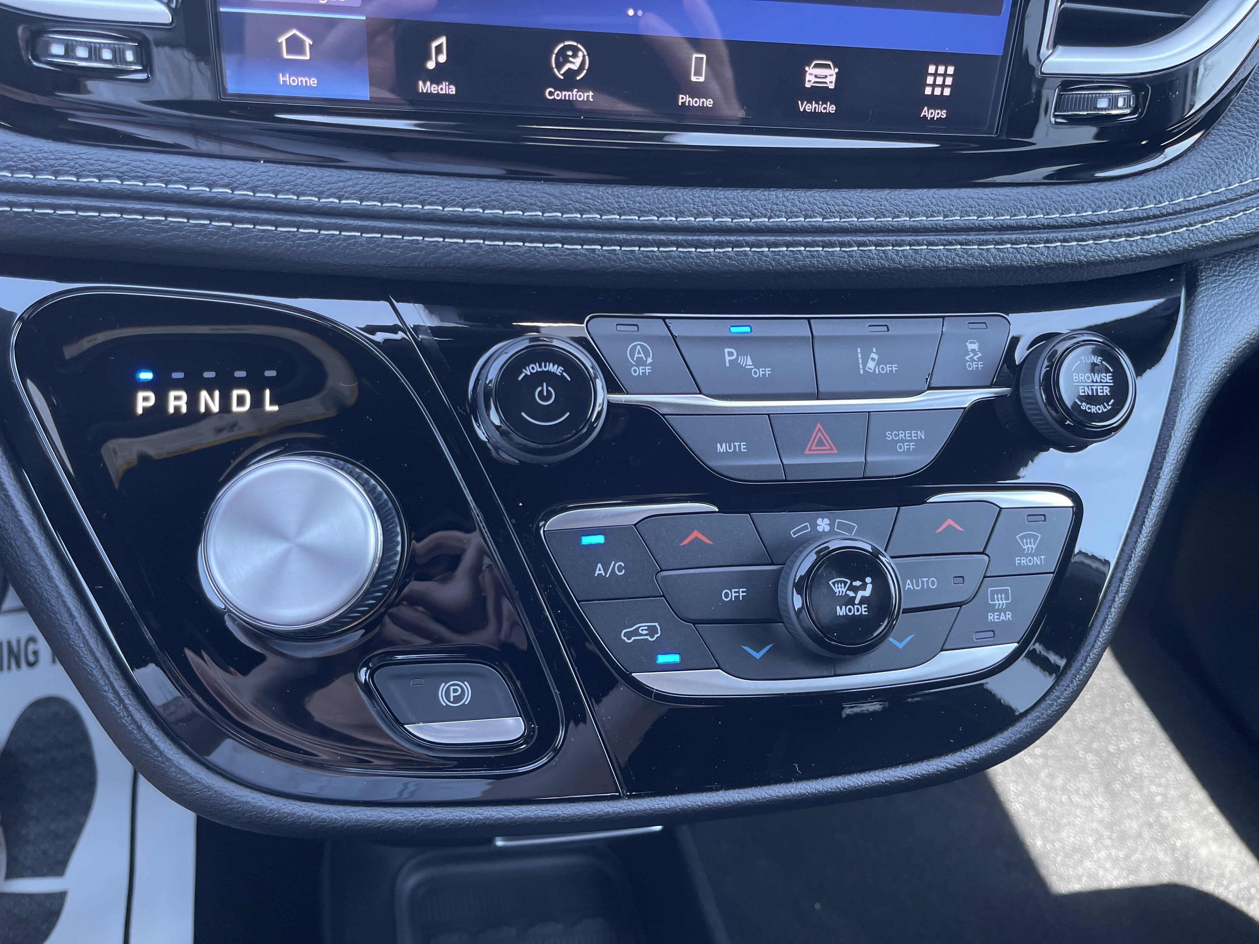 2027 Chrysler Pacifica Select