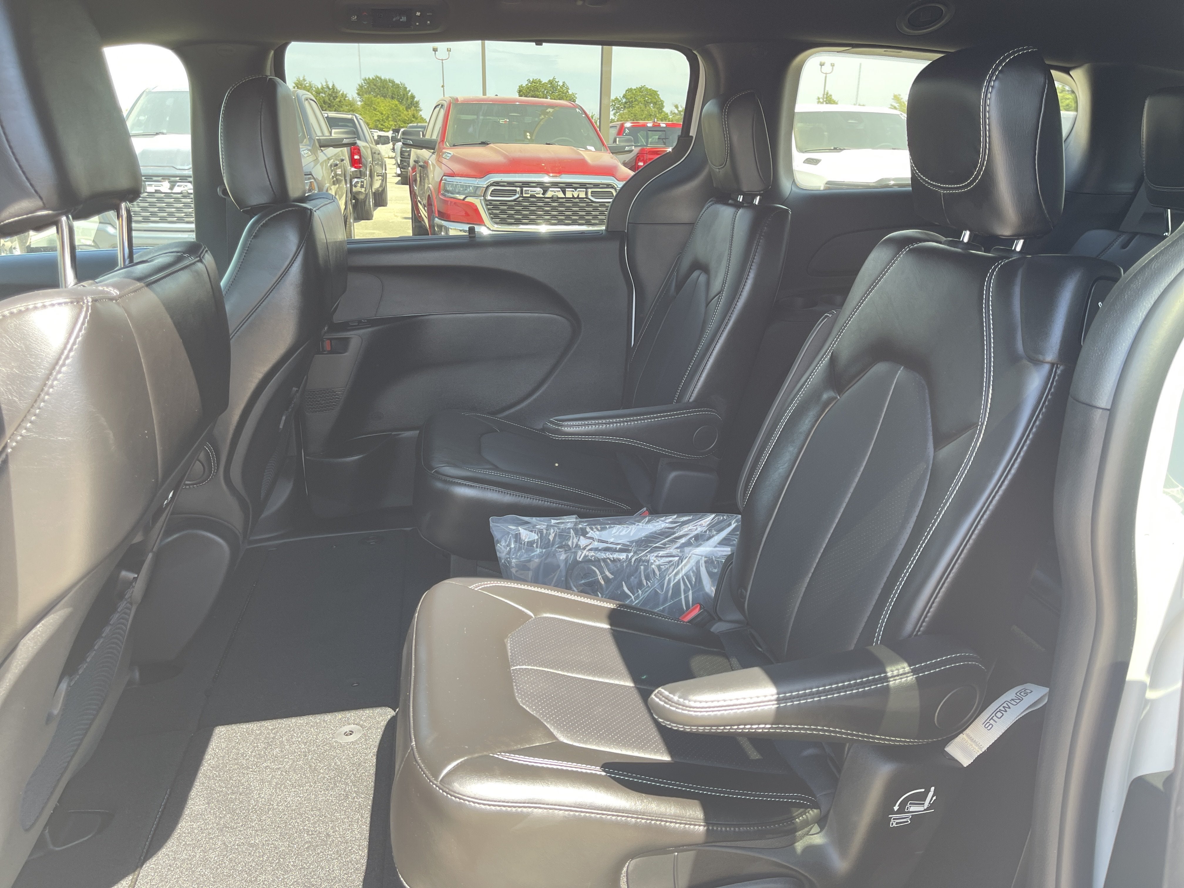 2027 Chrysler Pacifica Select