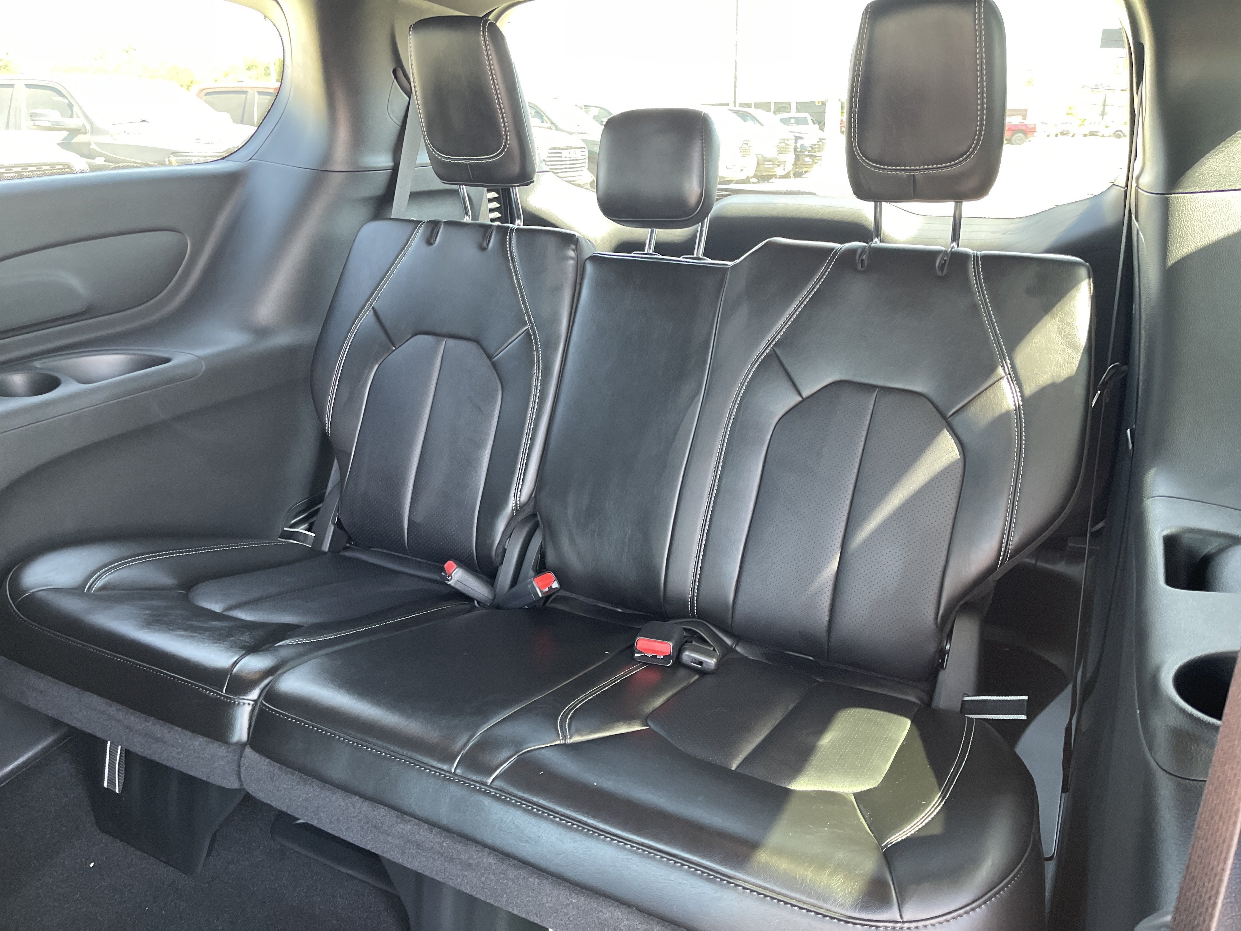 2027 Chrysler Pacifica Select