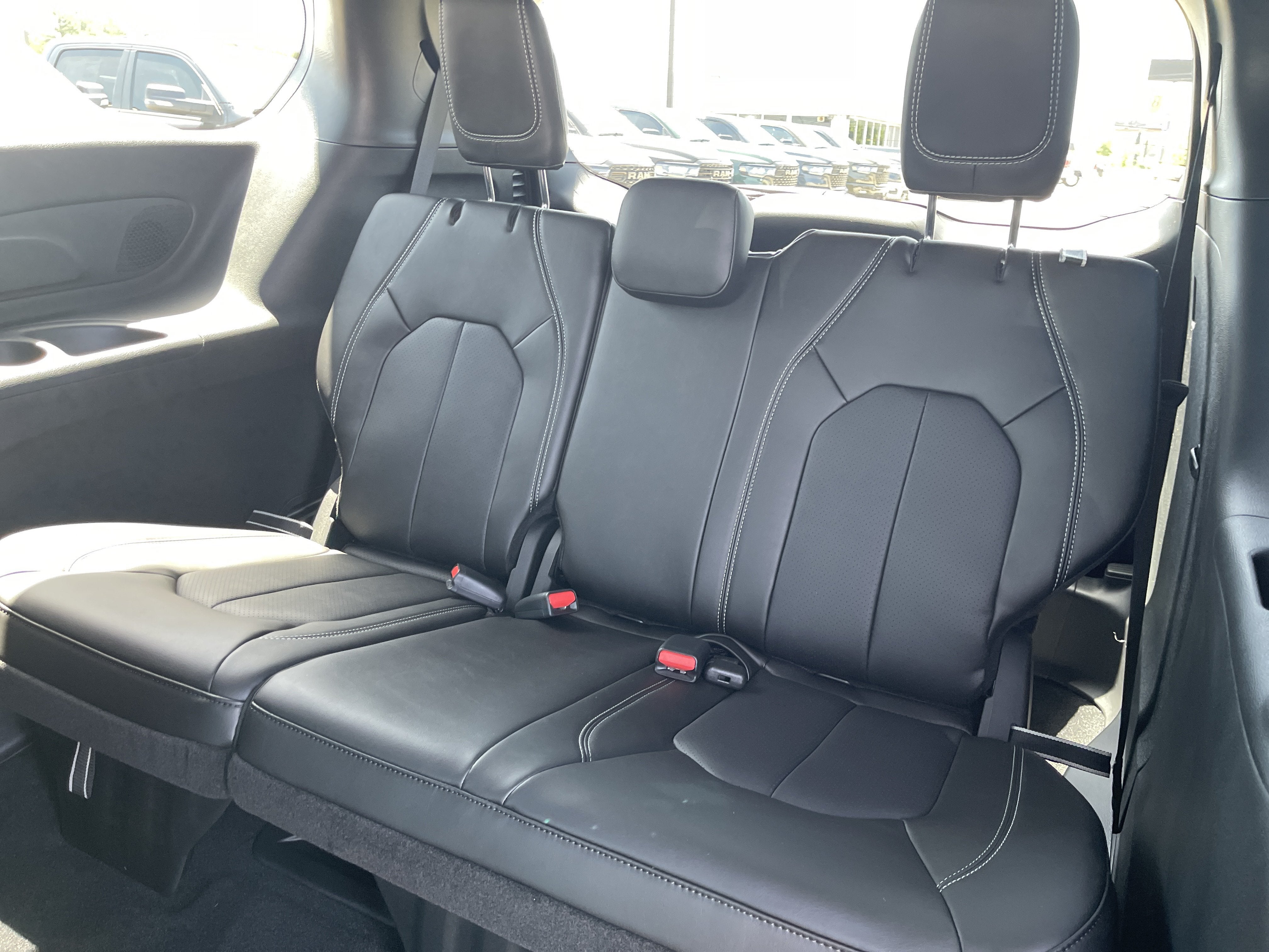 2027 Chrysler Pacifica Select