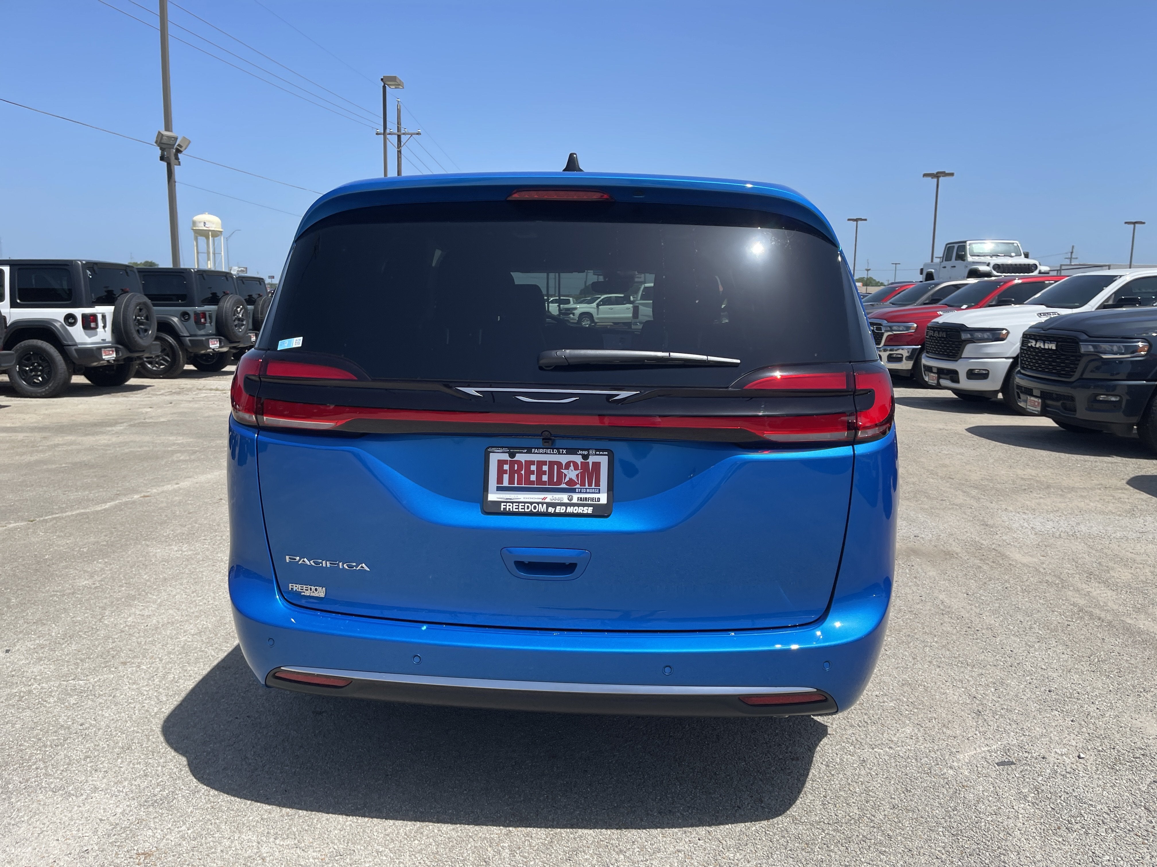 2027 Chrysler Pacifica Select