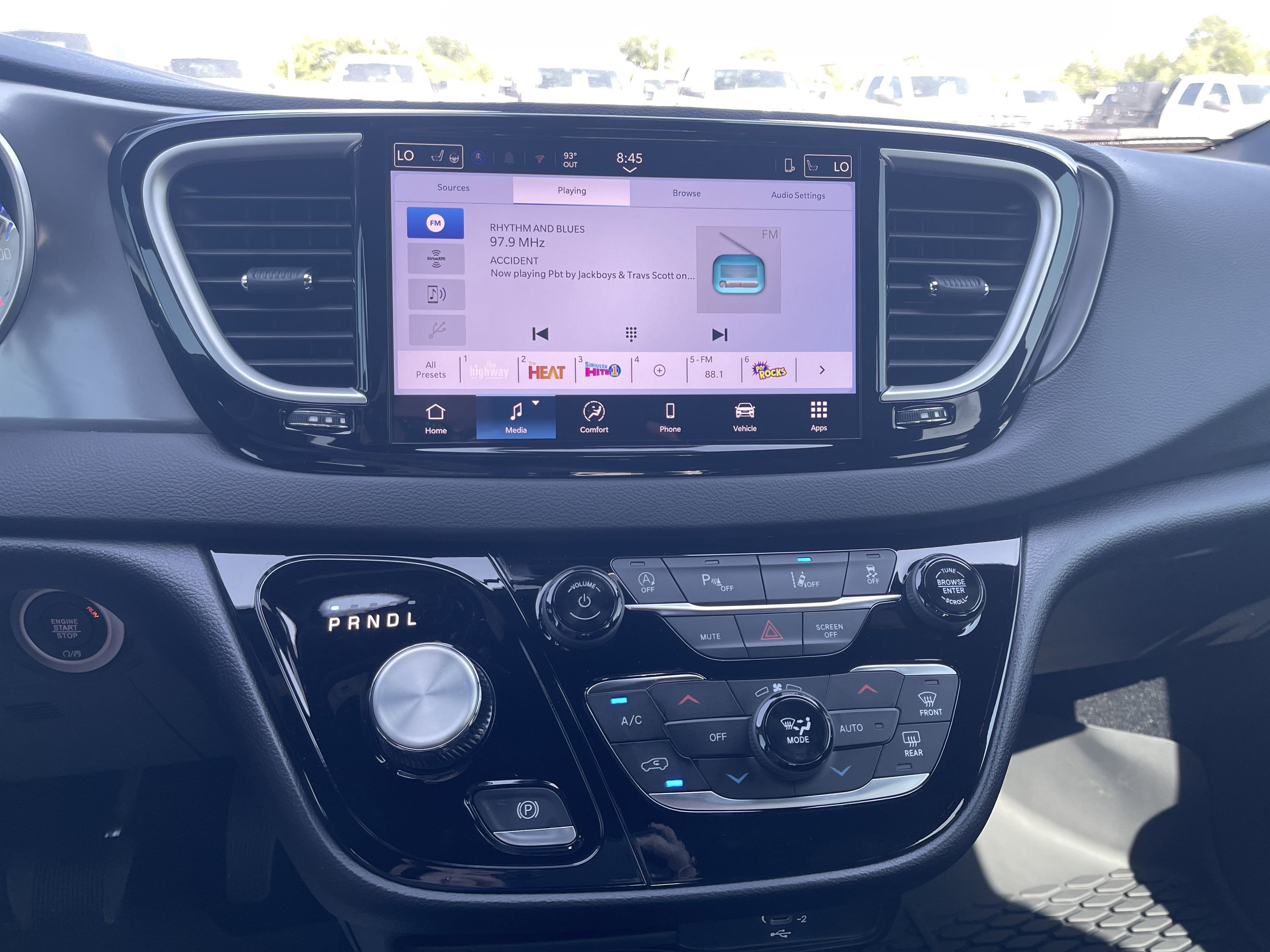 2026 Chrysler Voyager LX