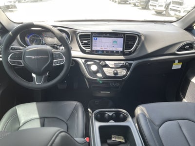 2025 Chrysler Voyager LX