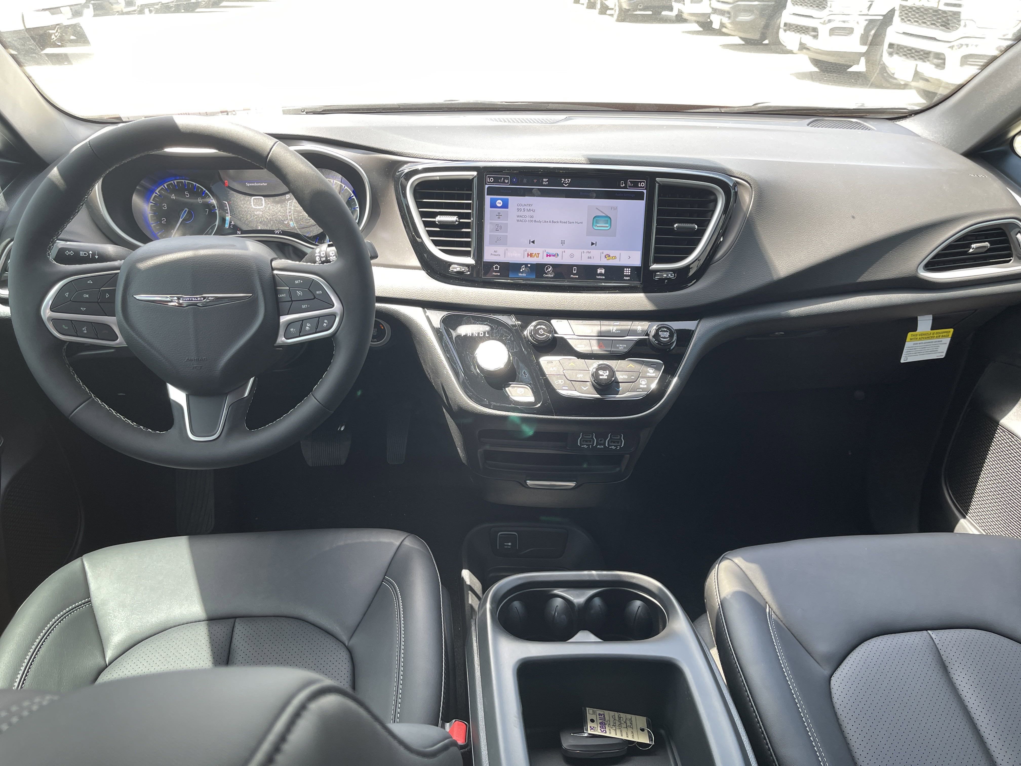 2025 Chrysler Voyager LX