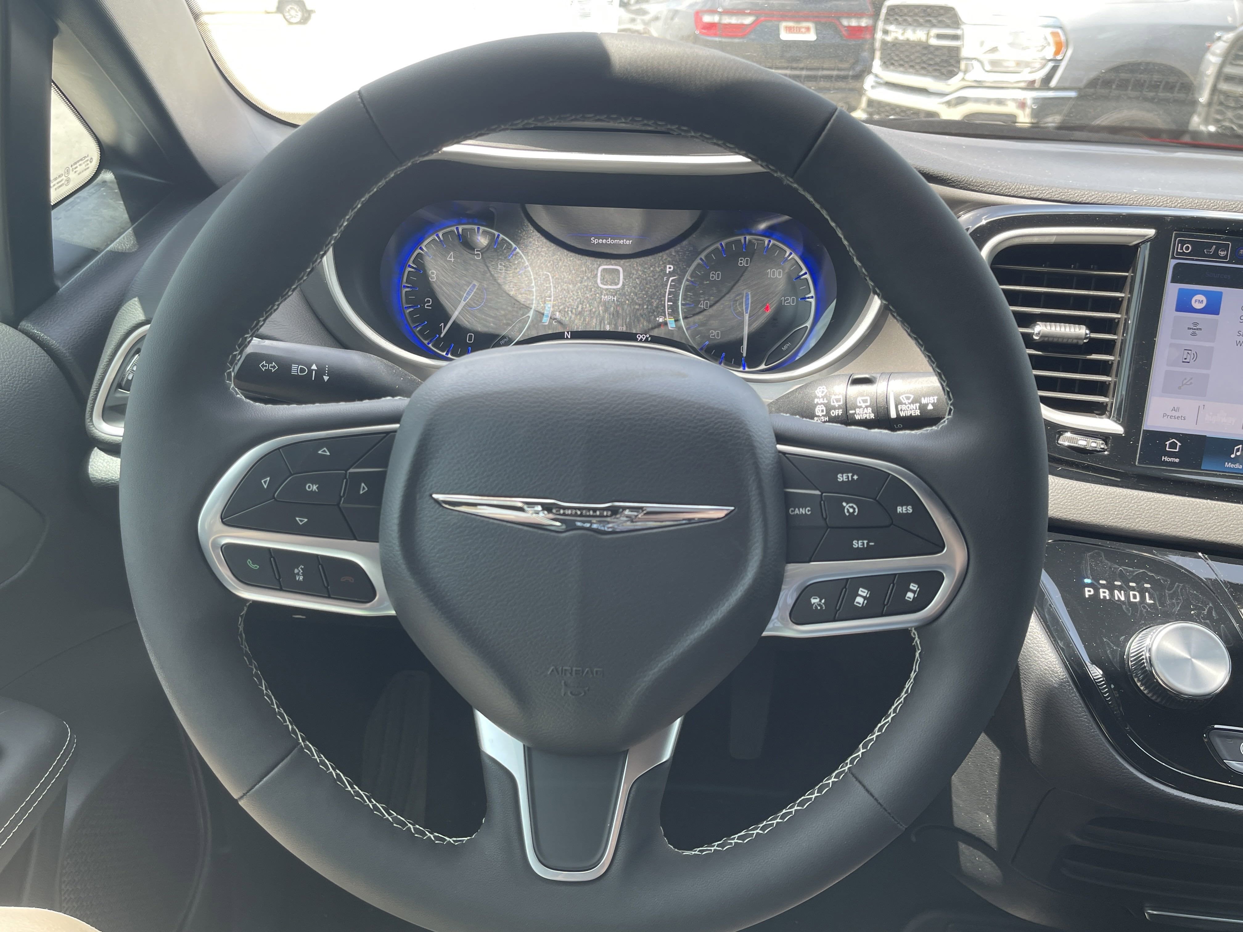 2025 Chrysler Voyager LX