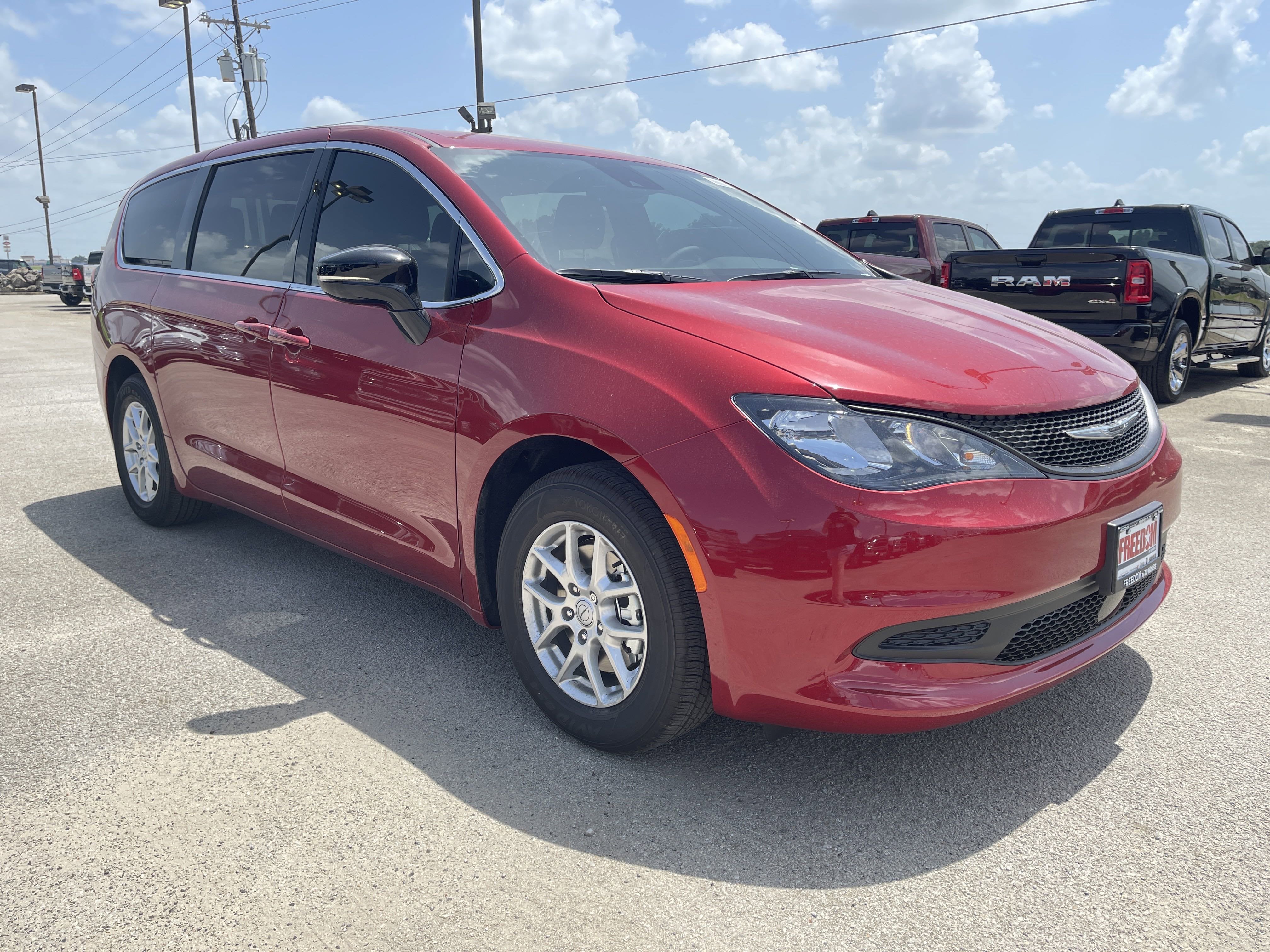 2025 Chrysler Voyager LX