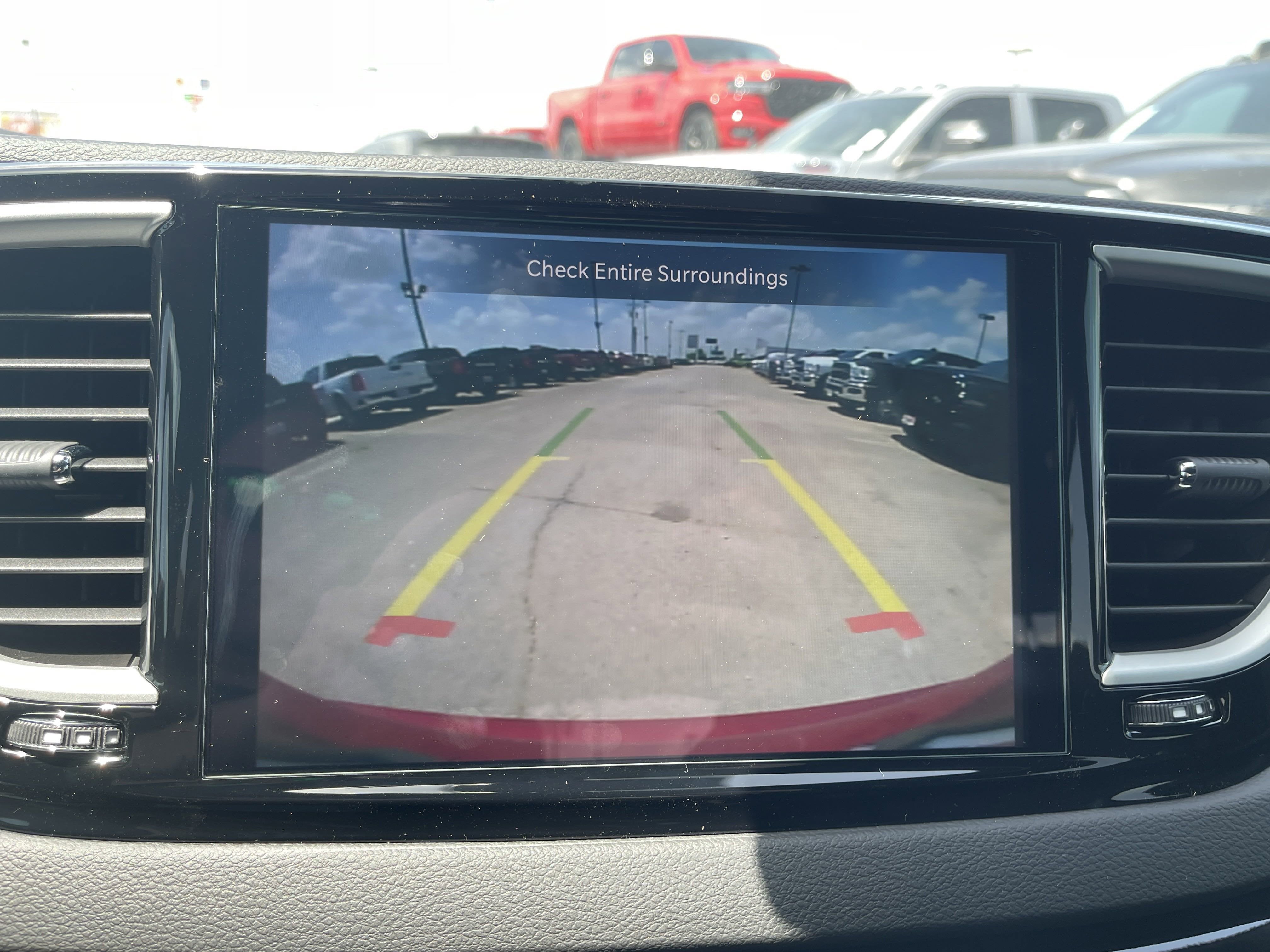 2025 Chrysler Voyager LX