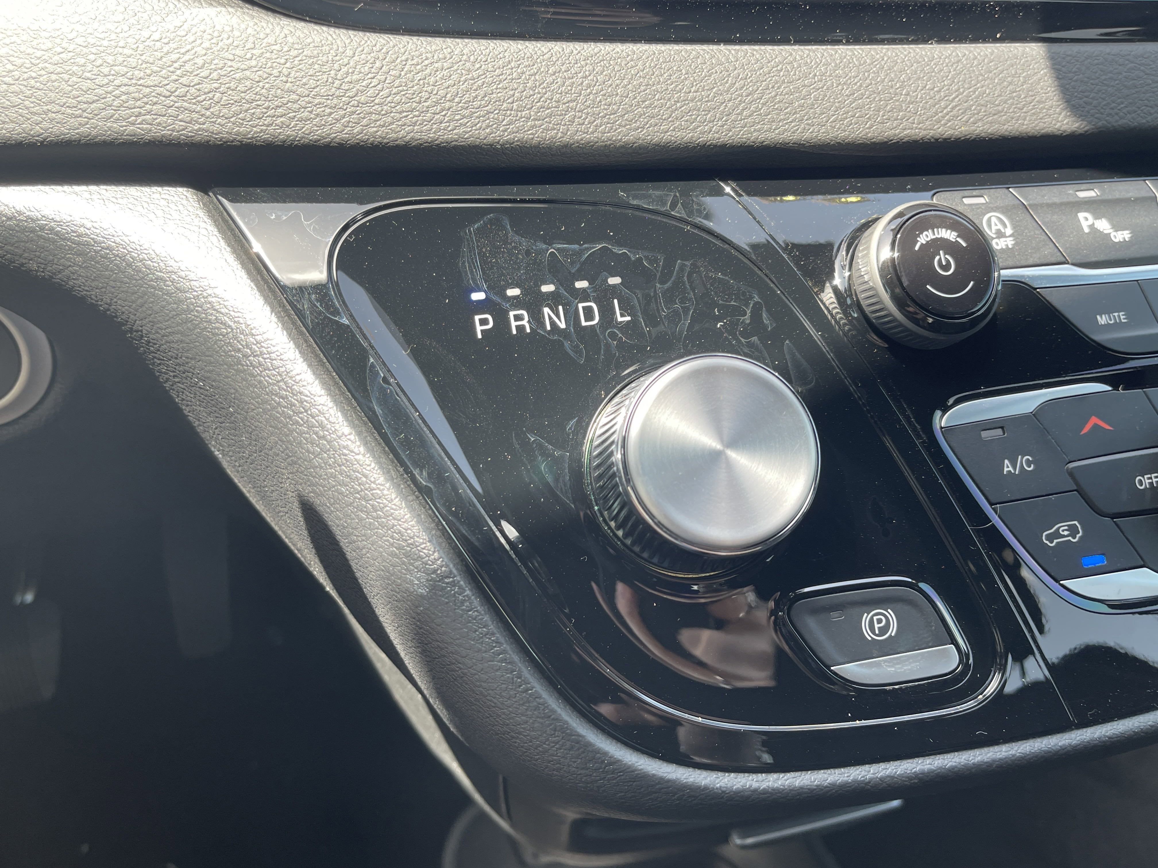 2025 Chrysler Voyager LX