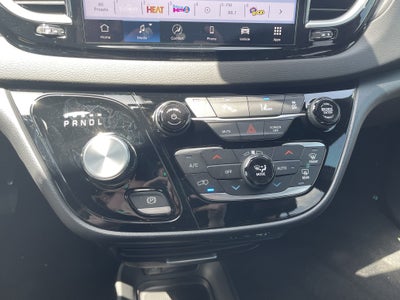 2025 Chrysler Voyager LX