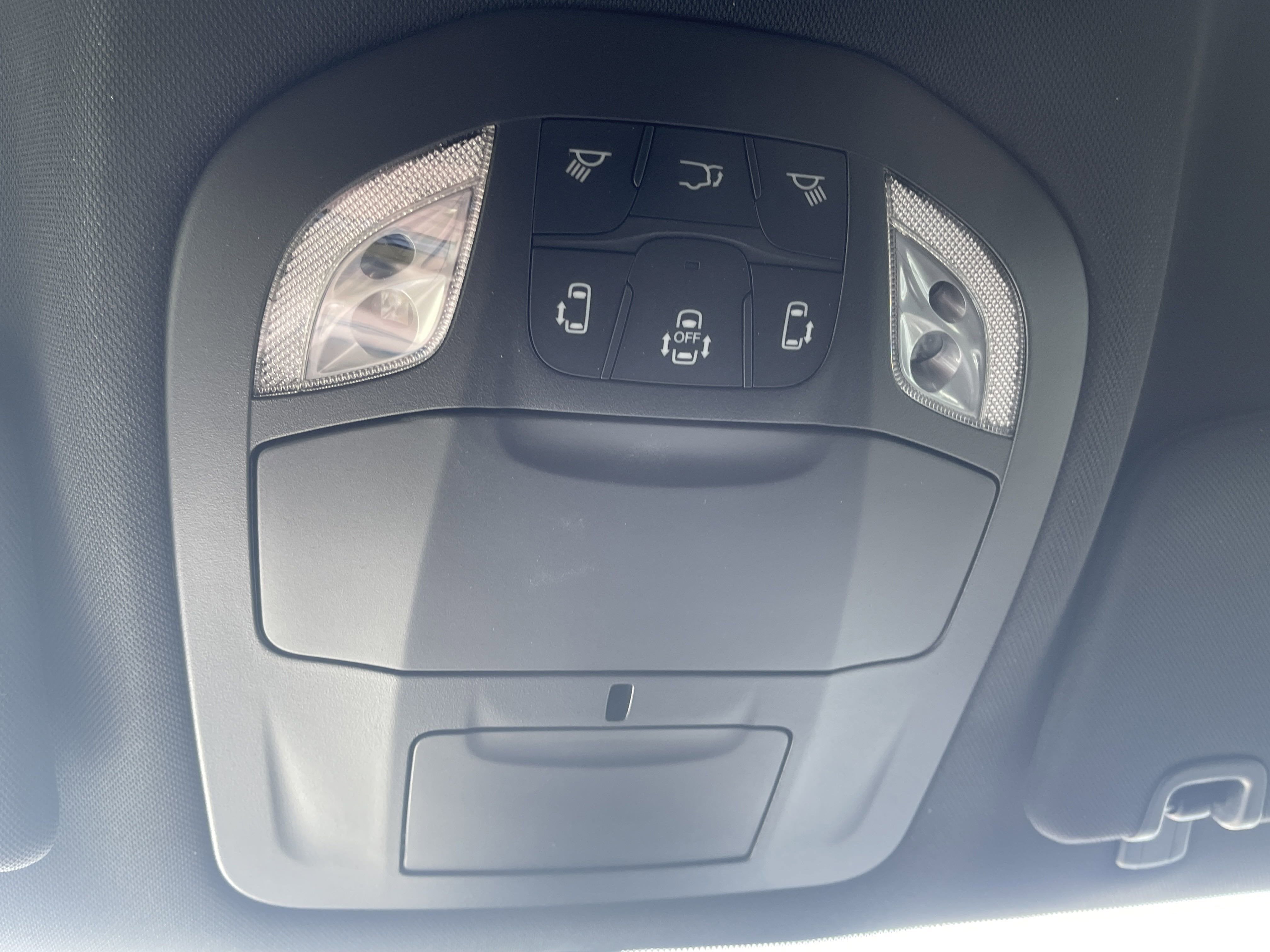 2025 Chrysler Voyager LX