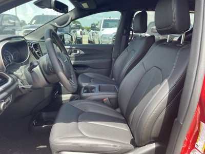 2025 Chrysler Voyager LX