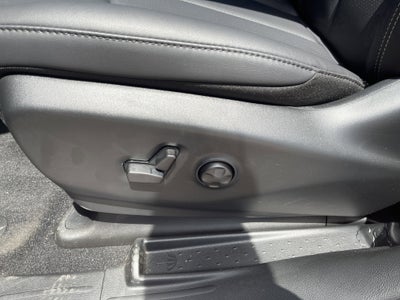 2025 Chrysler Voyager LX