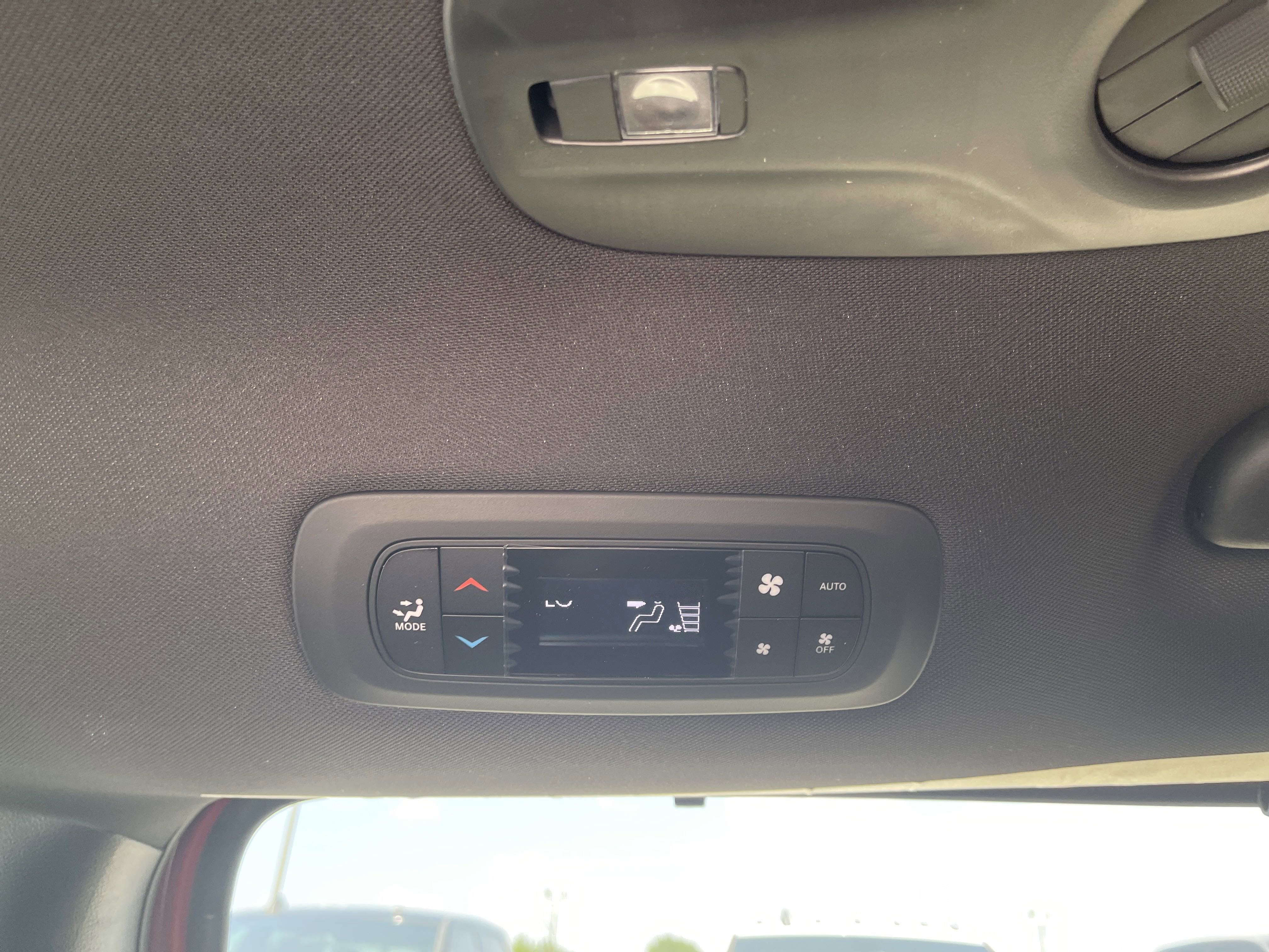 2025 Chrysler Voyager LX